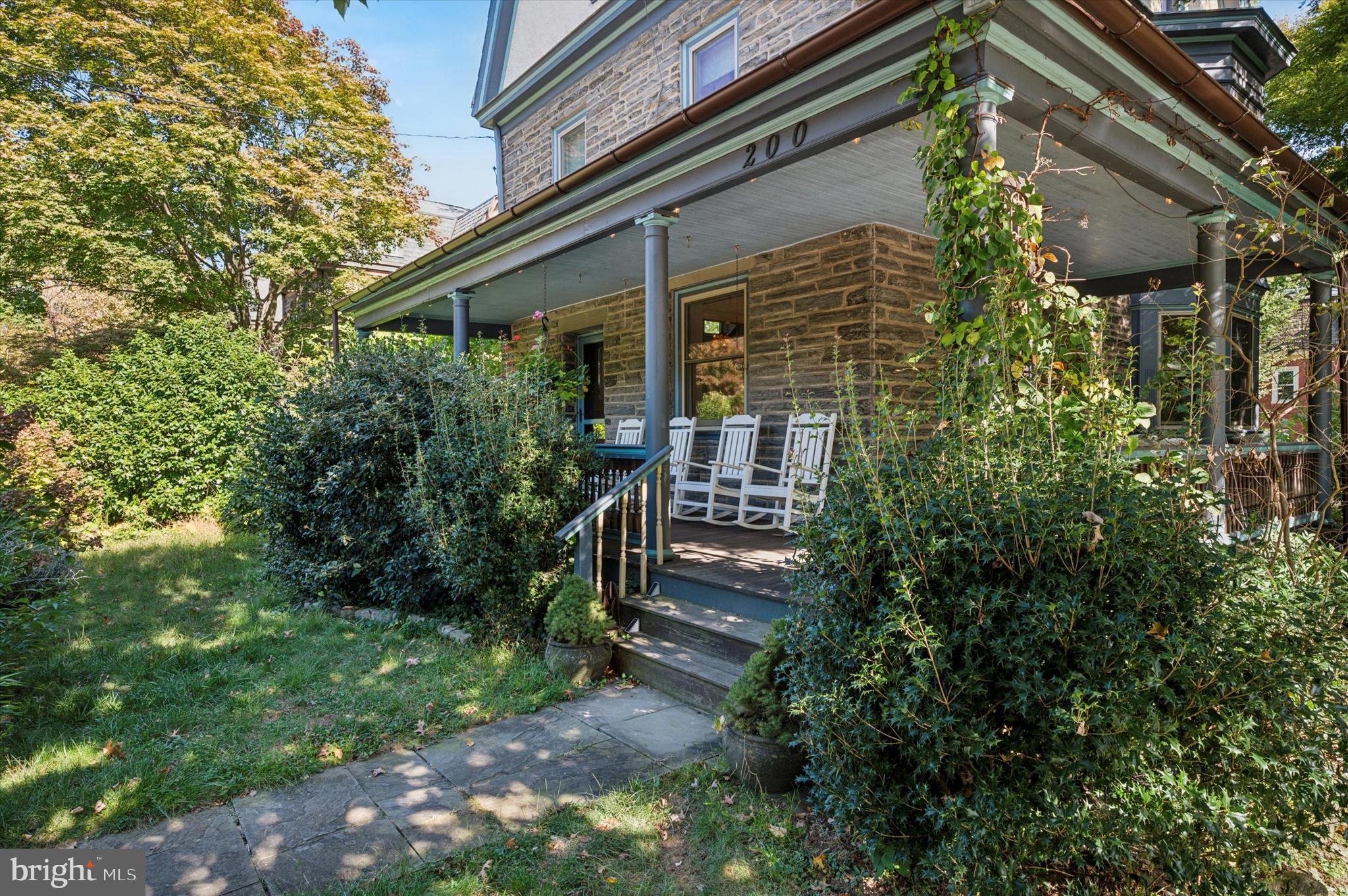 CHESTNUT HILL - Residential