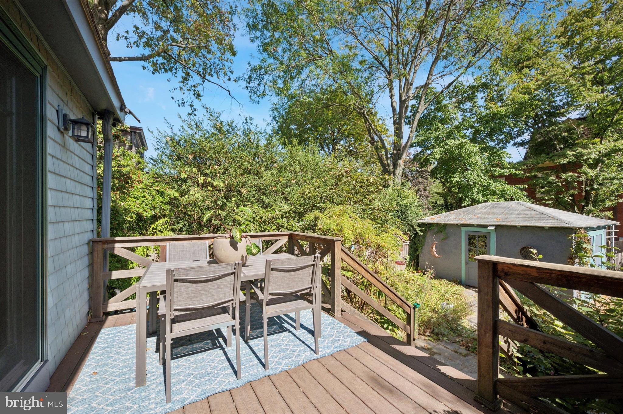 CHESTNUT HILL - Residential