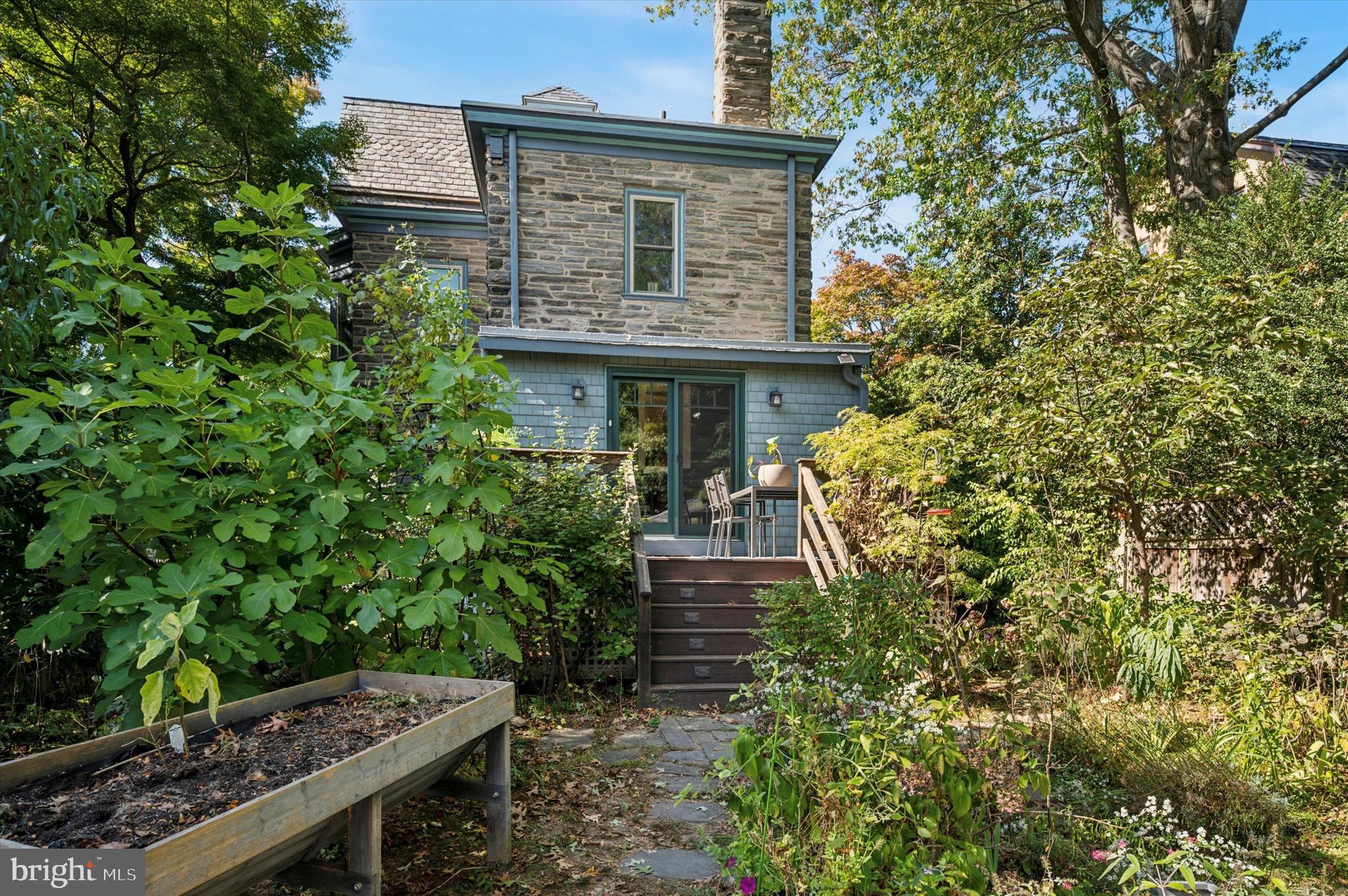 CHESTNUT HILL - Residential