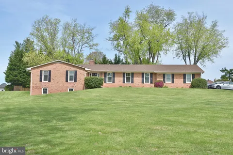 4021 Gypsum Hill Road, Haymarket, VA MLS: VAPW2092362