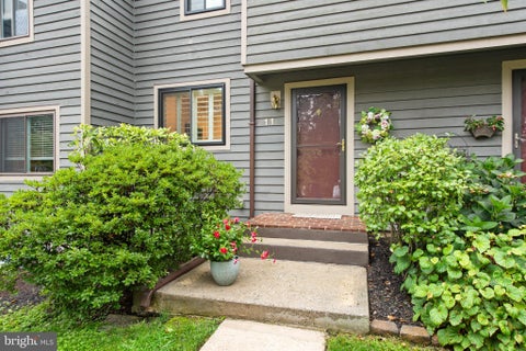 Townhouse For Sale - 11 Stoneridge Ct<br/> BALTIMORE, MD 21239