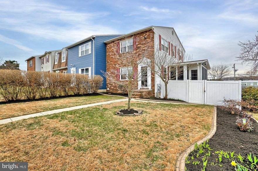 Beautiful and charming end unit townhome, offering 3 bed, 3.5 bath. Featuring large newly remodeled kitchen with SS appliances, master bedroom w 2 walk-in closets and attached bath, and sun room off kitchen. Spacious fully finished basement with glass slider that opens to fenced backyard and your very own salt water in-ground pool!  Situated close to schools, shopping commuter routes and more.