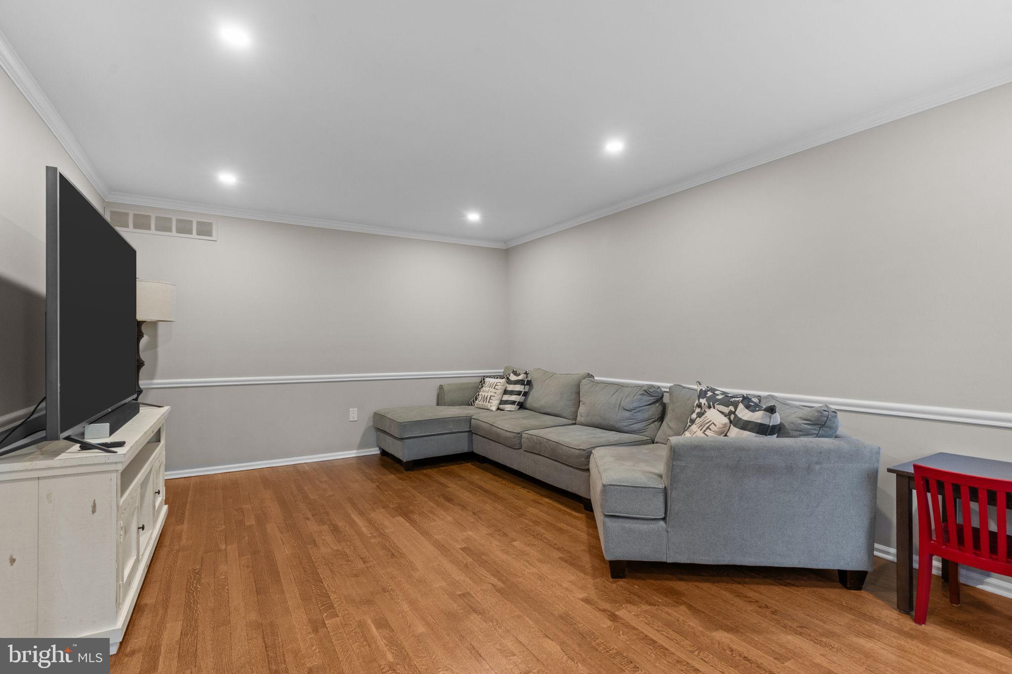 MAPLE POINT - Residential