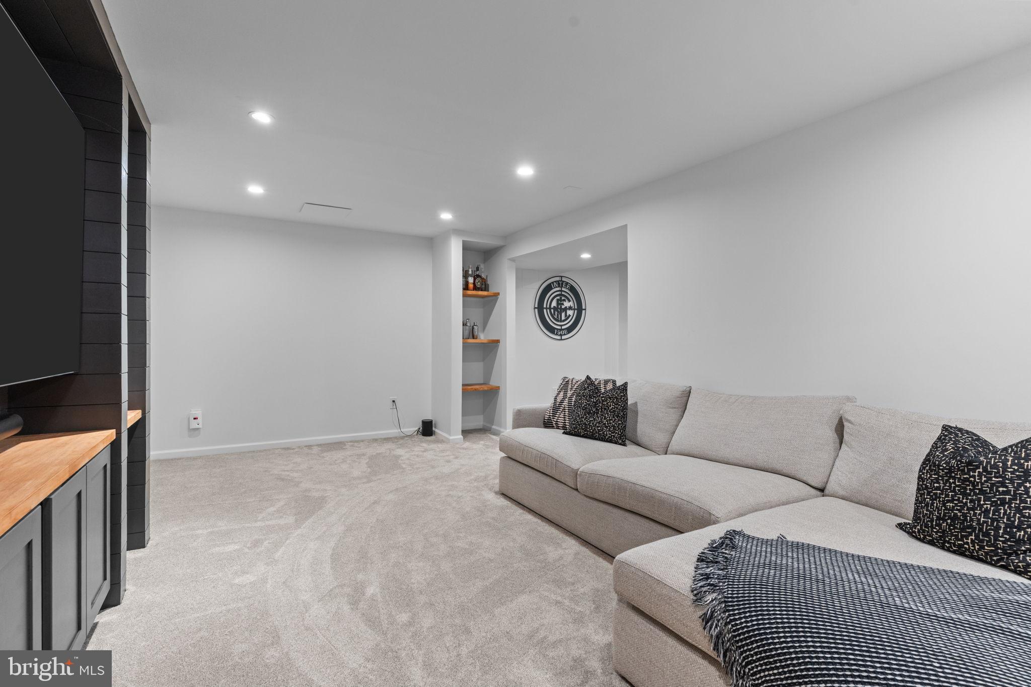 MAPLE POINT - Residential