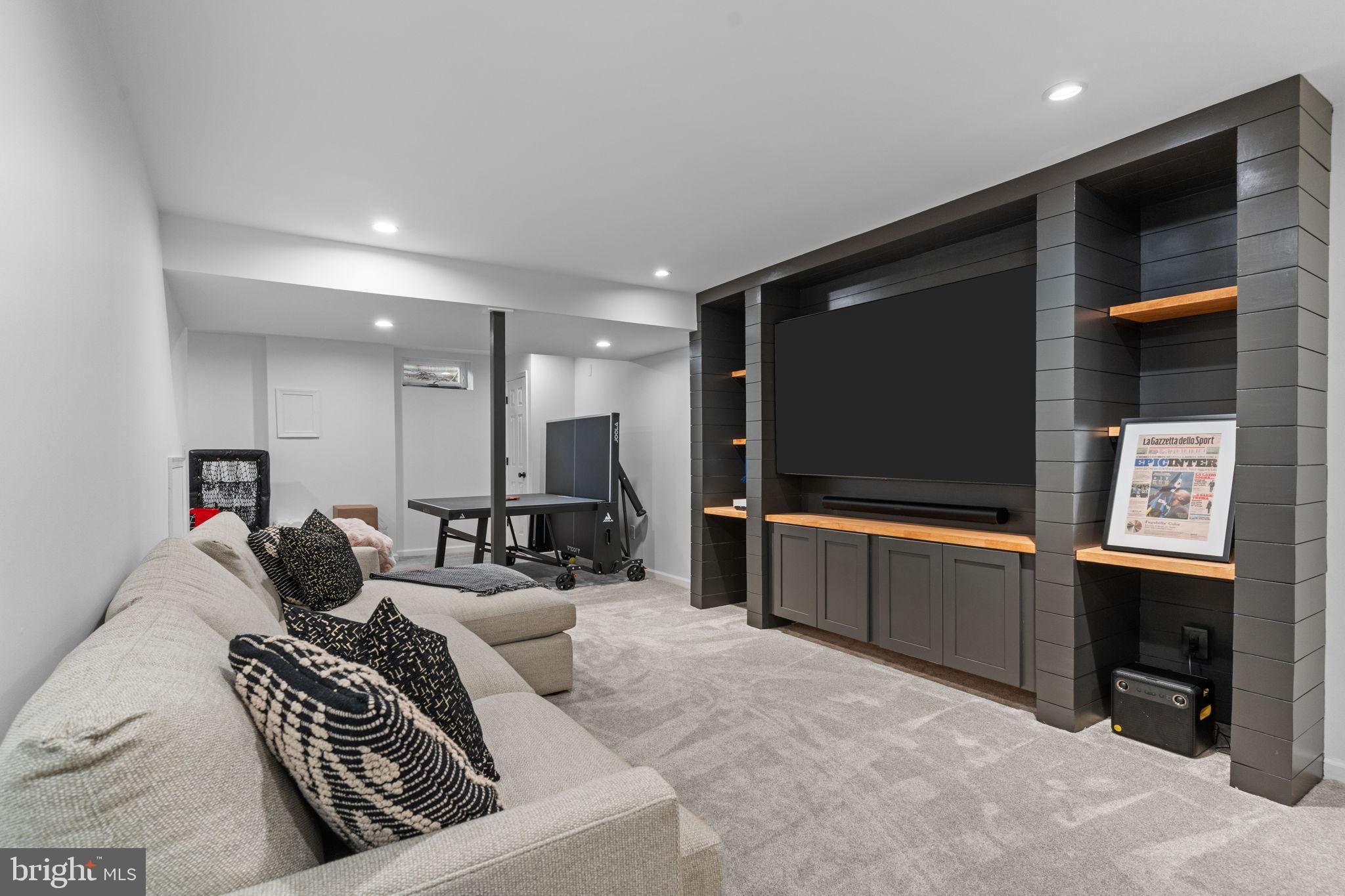 MAPLE POINT - Residential