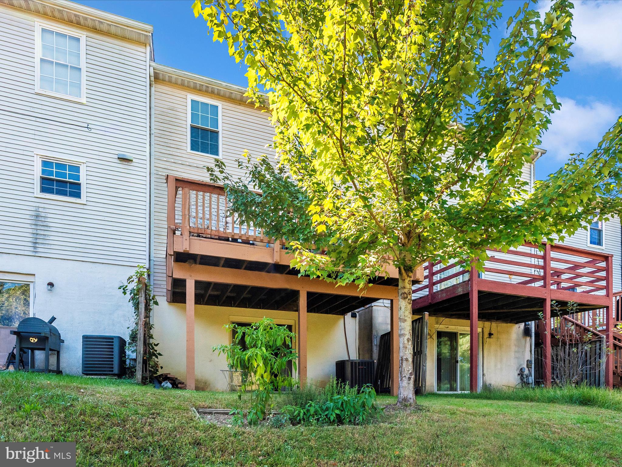 MONTGOMERY MEADOWS - Residential