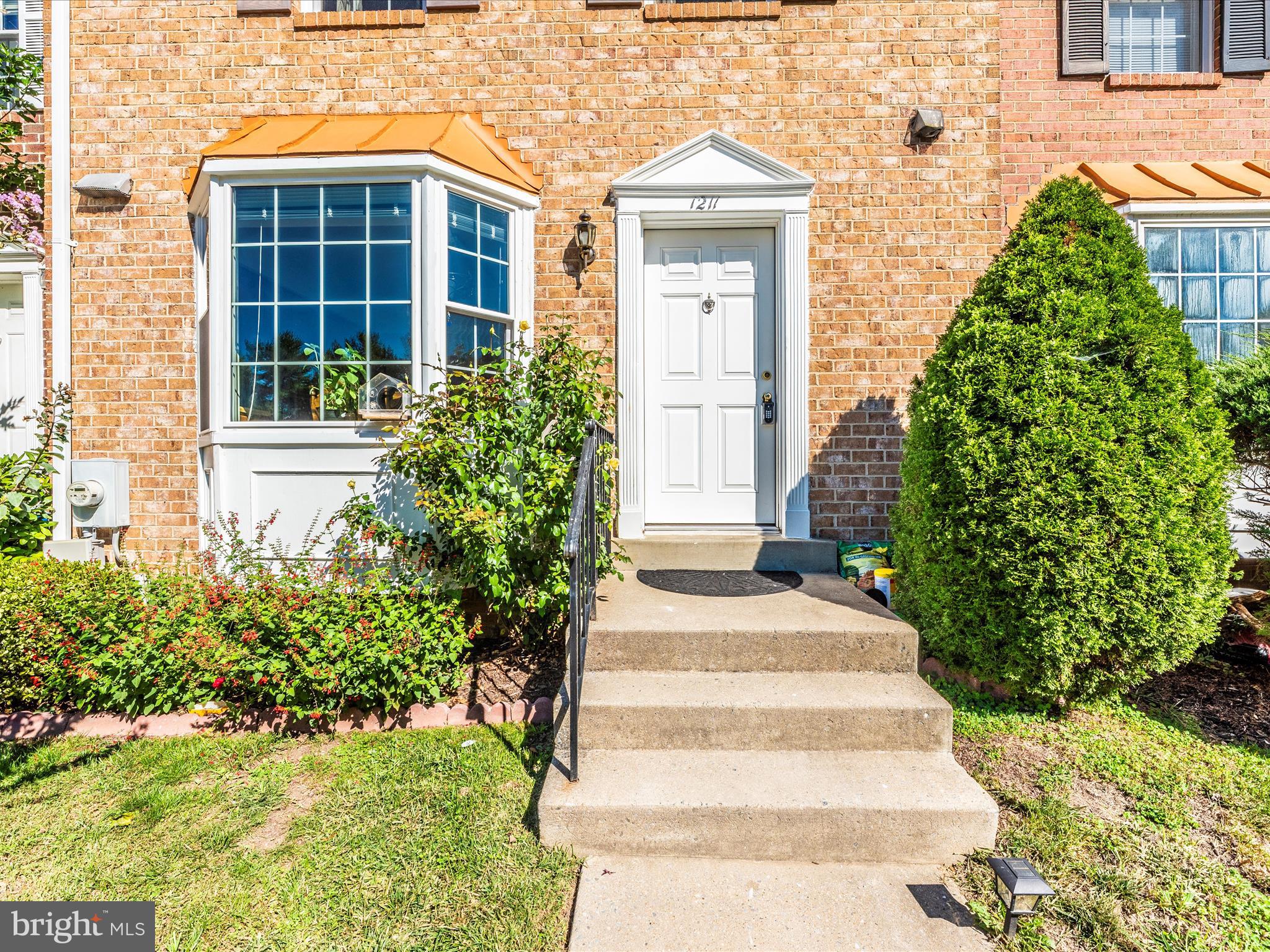 1211 KNOLL MIST LANE