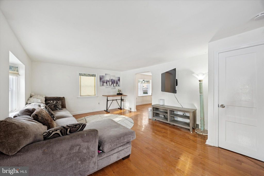 Photo of 619 Glenfield Avenue, GLENOLDEN, PA 19036 (MLS # PADE2107408)