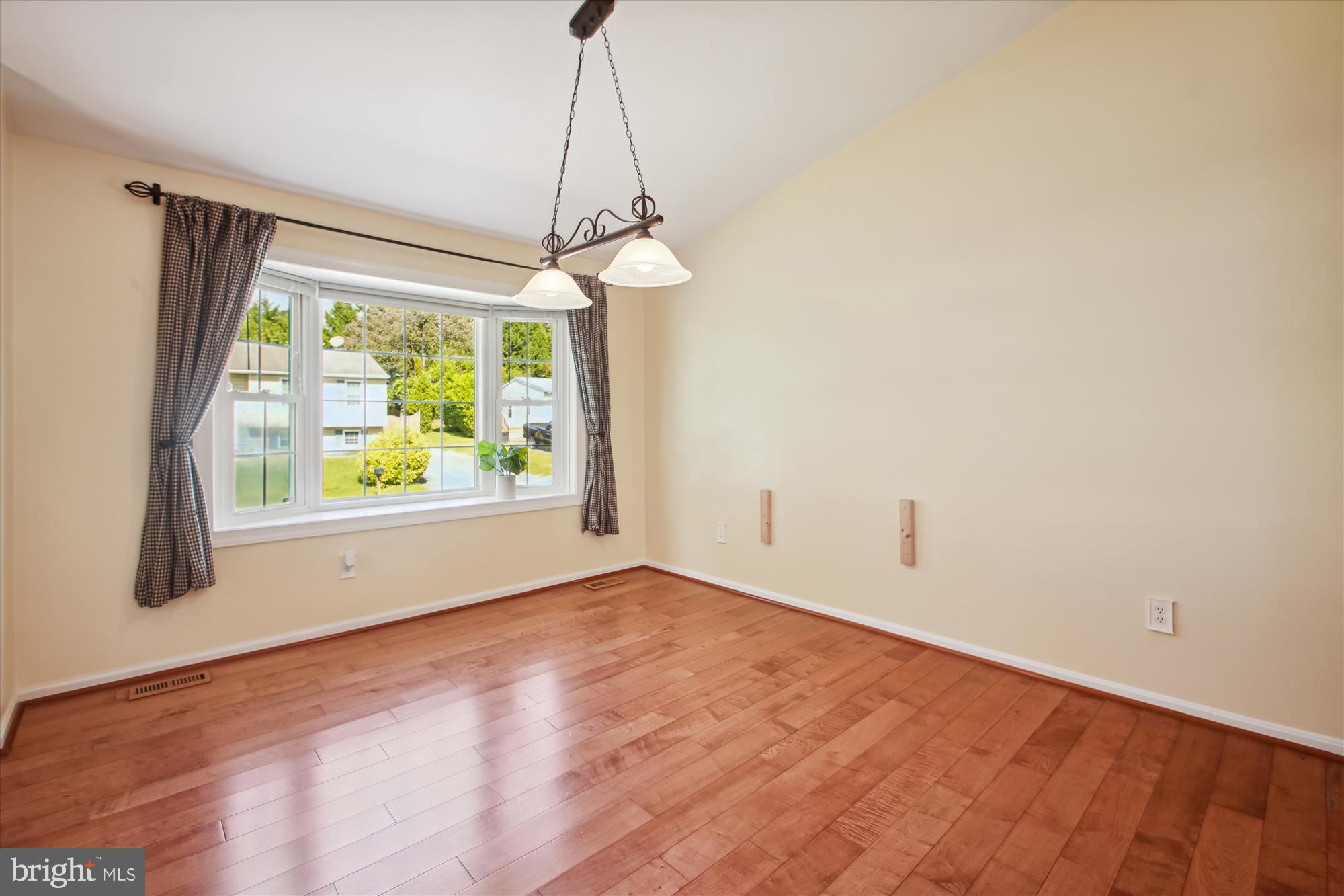 LINDALE WOODS AT GARLAND - Residential