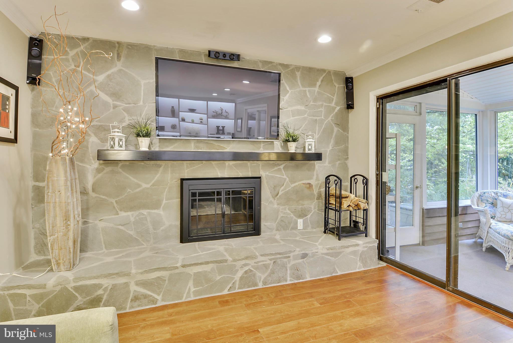 WHISPERING WOODS - Residential