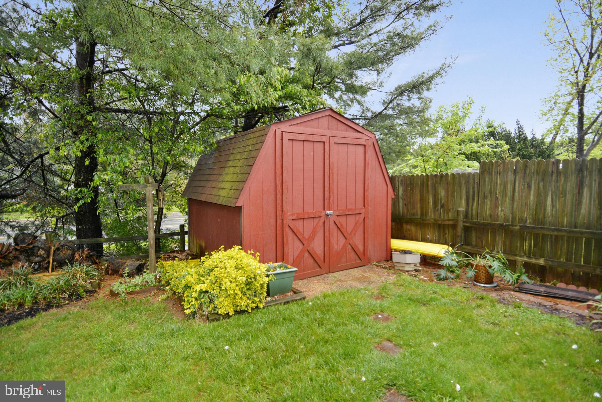 WHISPERING WOODS - Residential