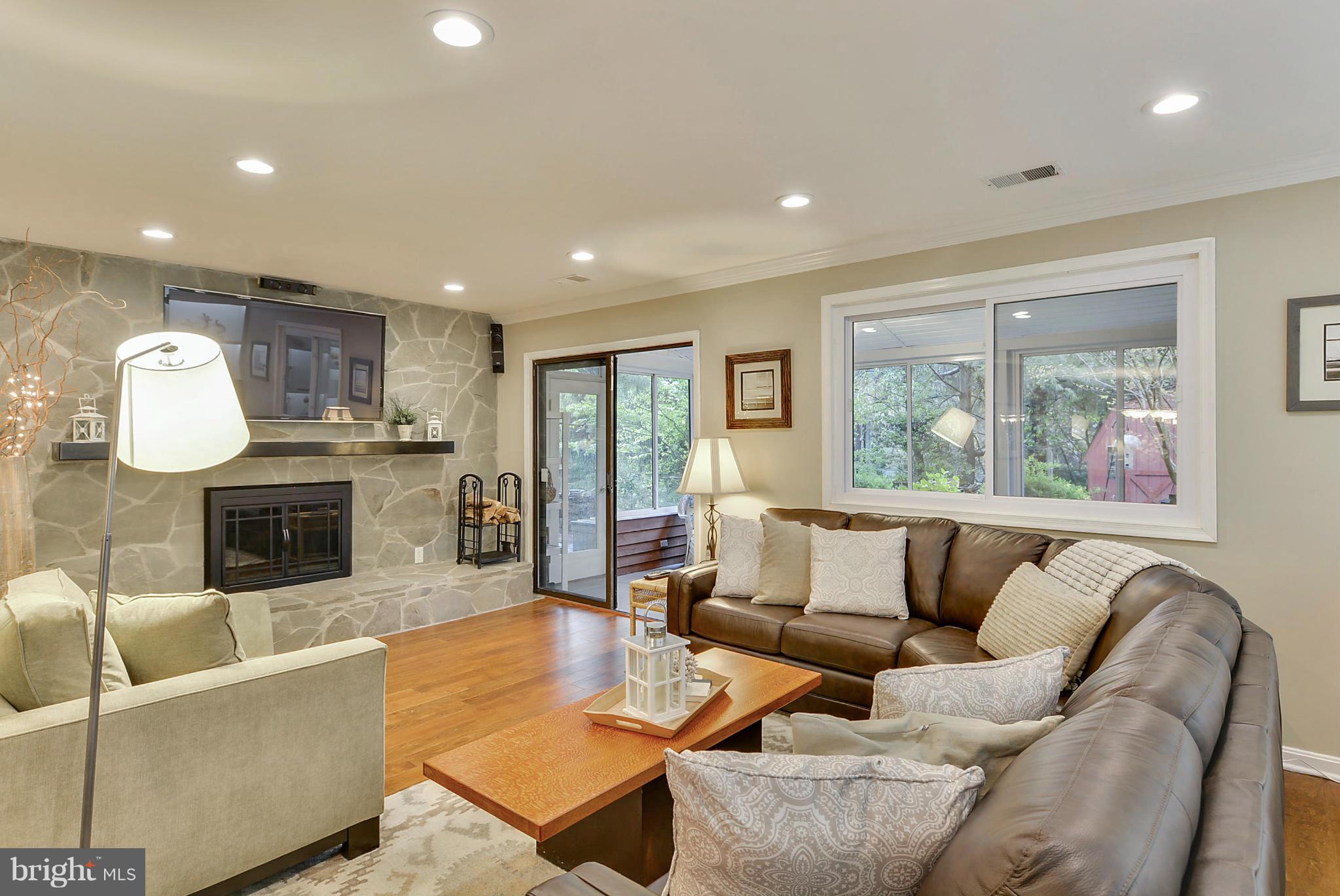 WHISPERING WOODS - Residential