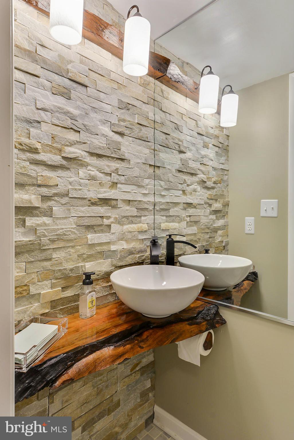 WHISPERING WOODS - Residential