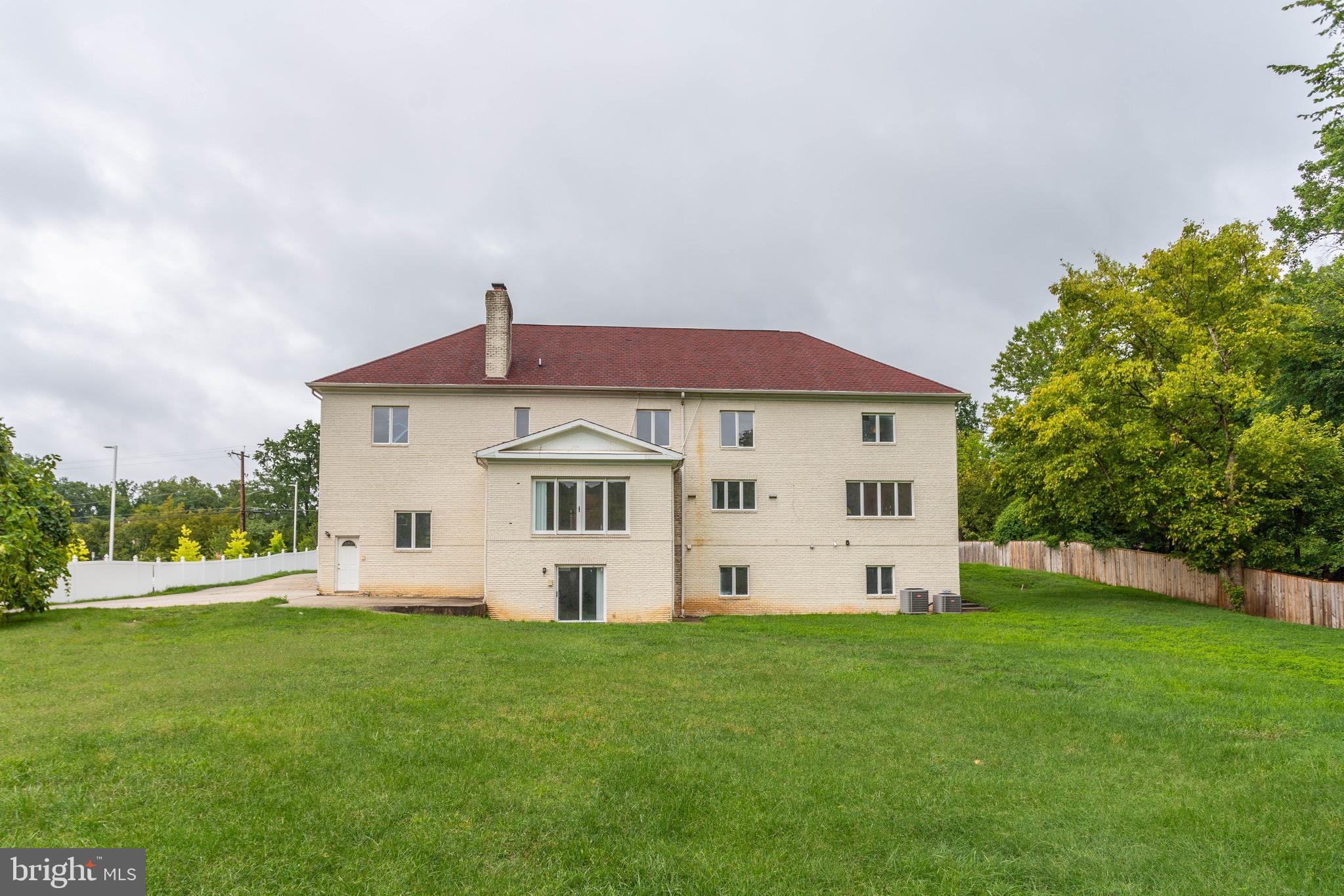 POTOMAC OUTSIDE - Residential