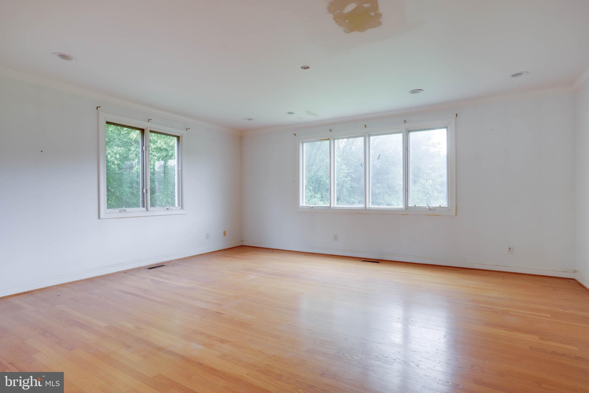 POTOMAC OUTSIDE - Residential