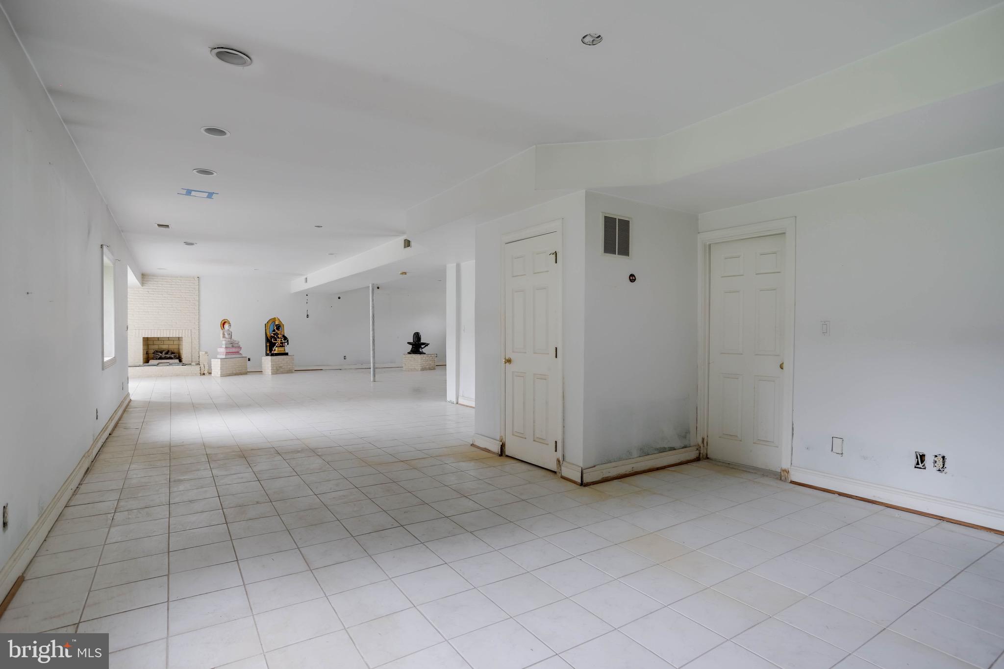 POTOMAC OUTSIDE - Residential