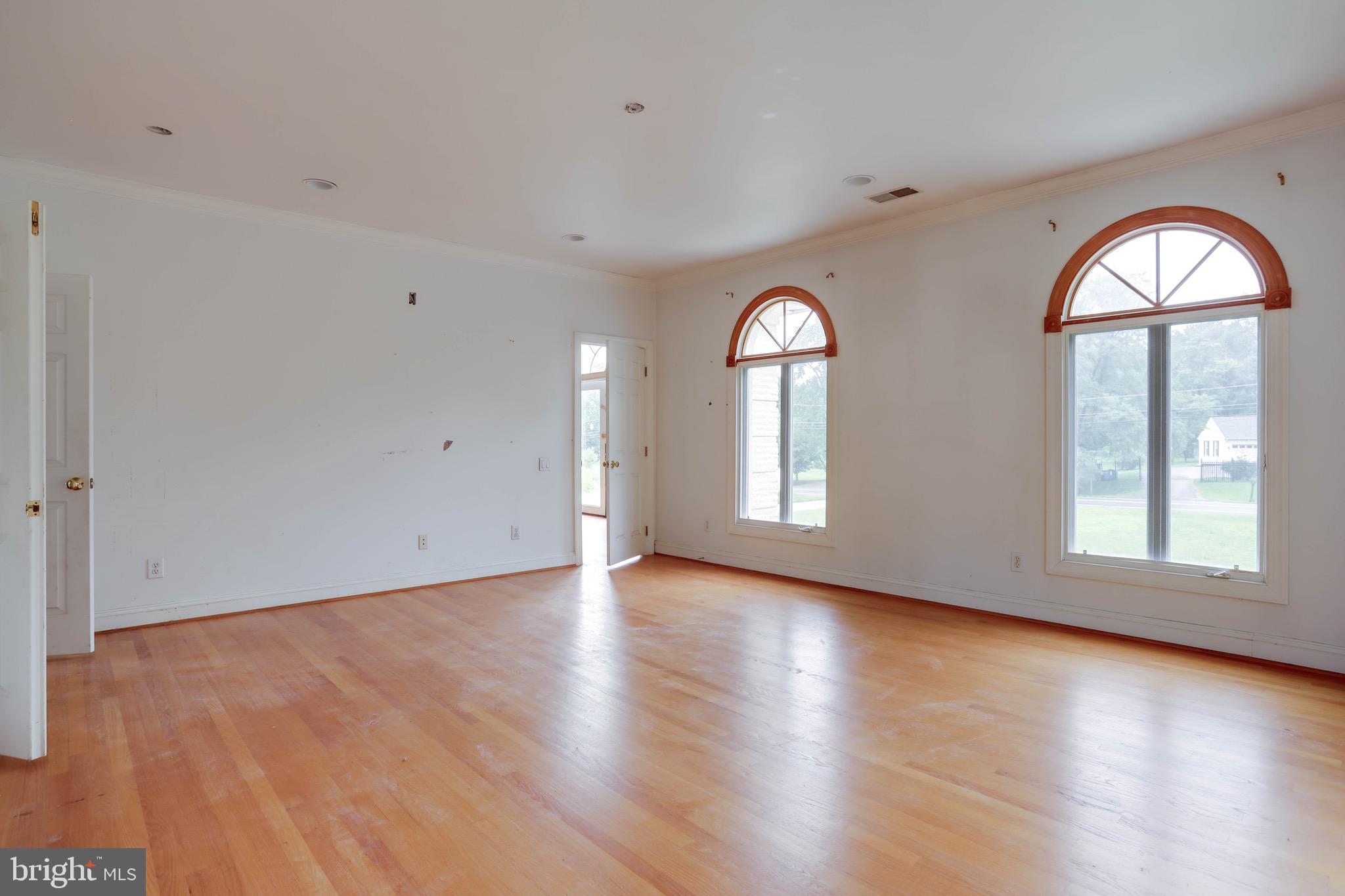 POTOMAC OUTSIDE - Residential