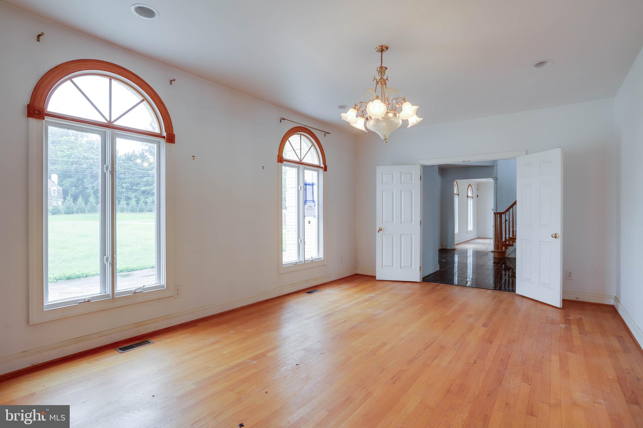 POTOMAC OUTSIDE - Residential