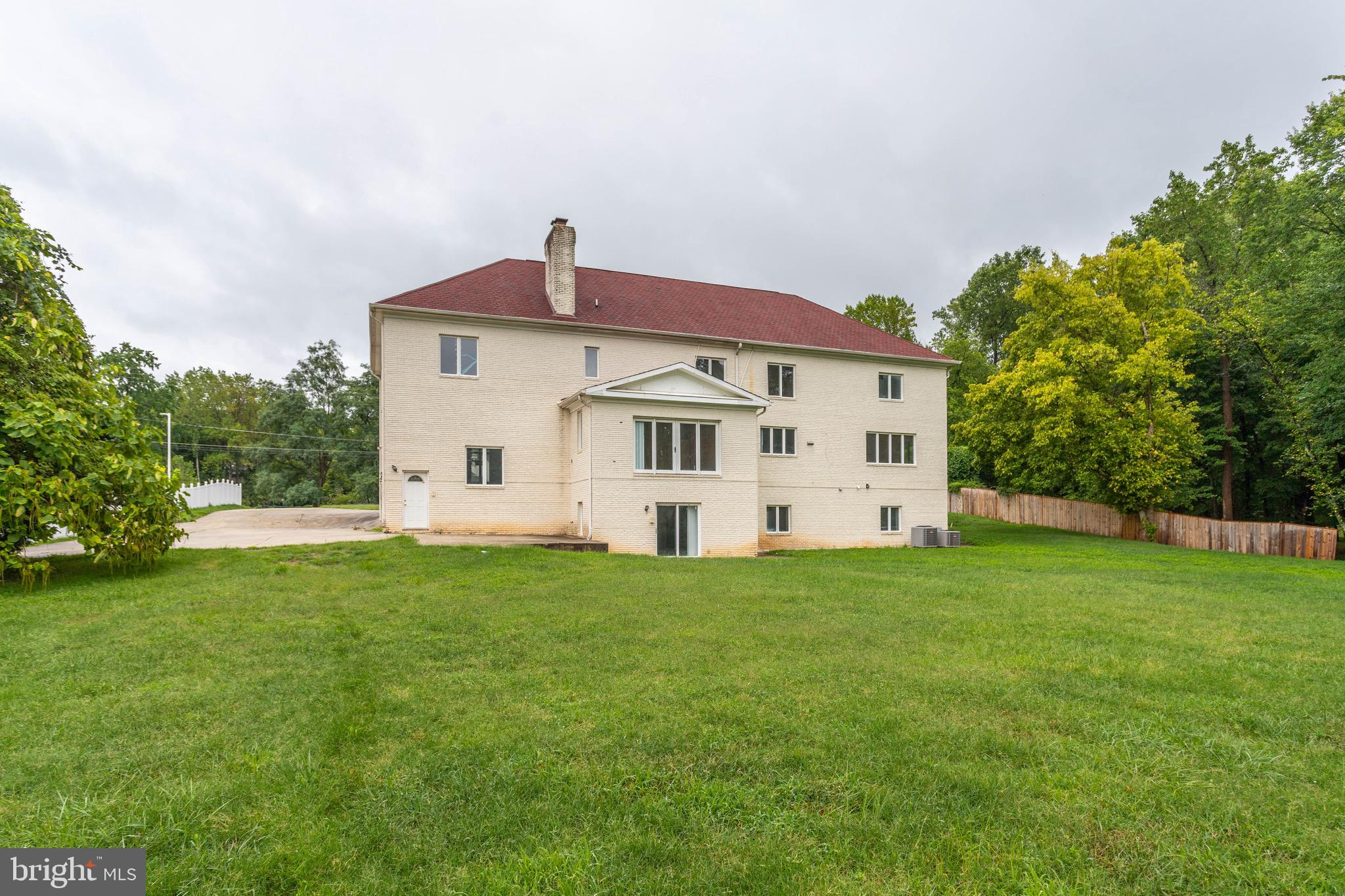 POTOMAC OUTSIDE - Residential