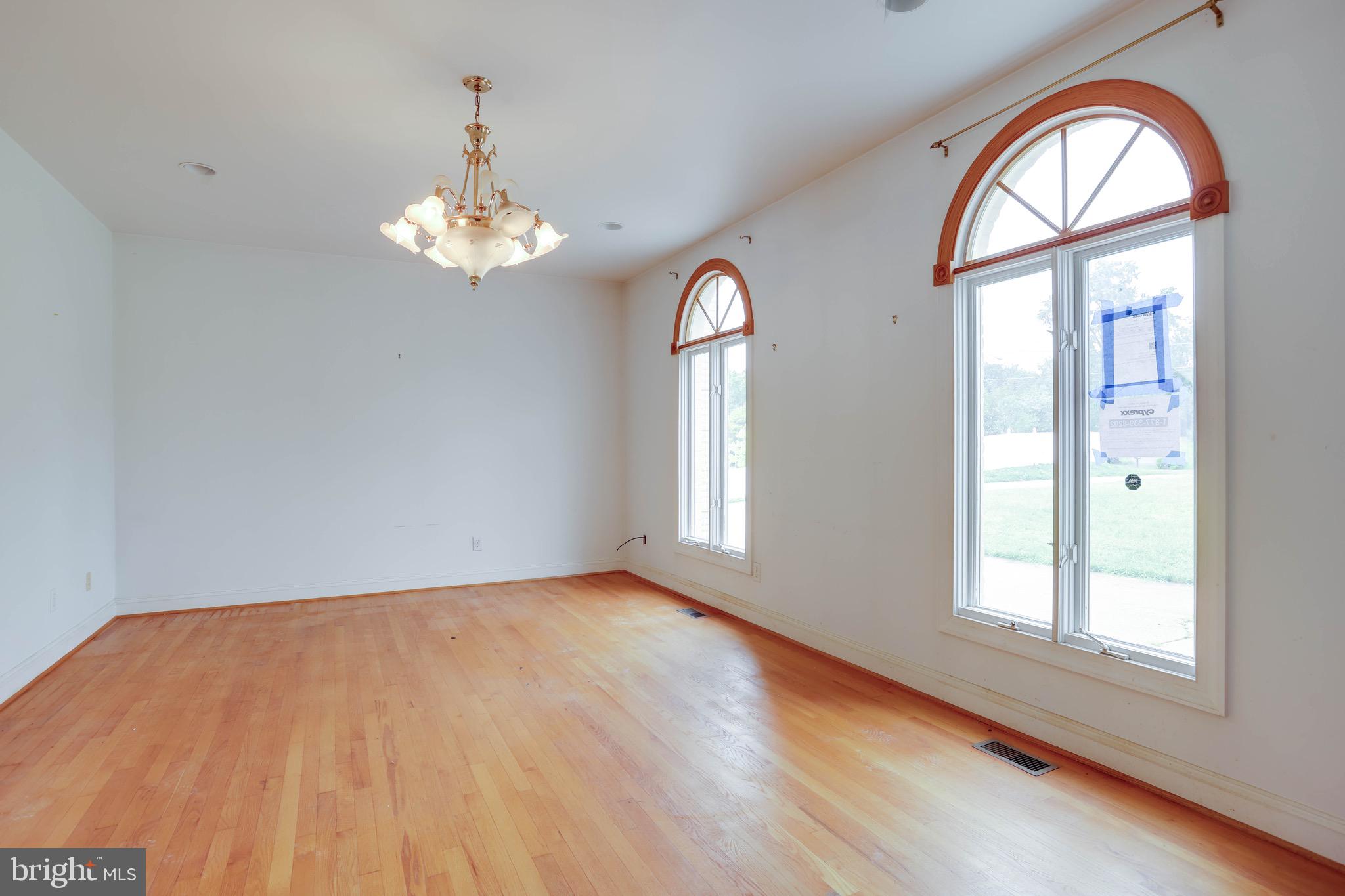 POTOMAC OUTSIDE - Residential