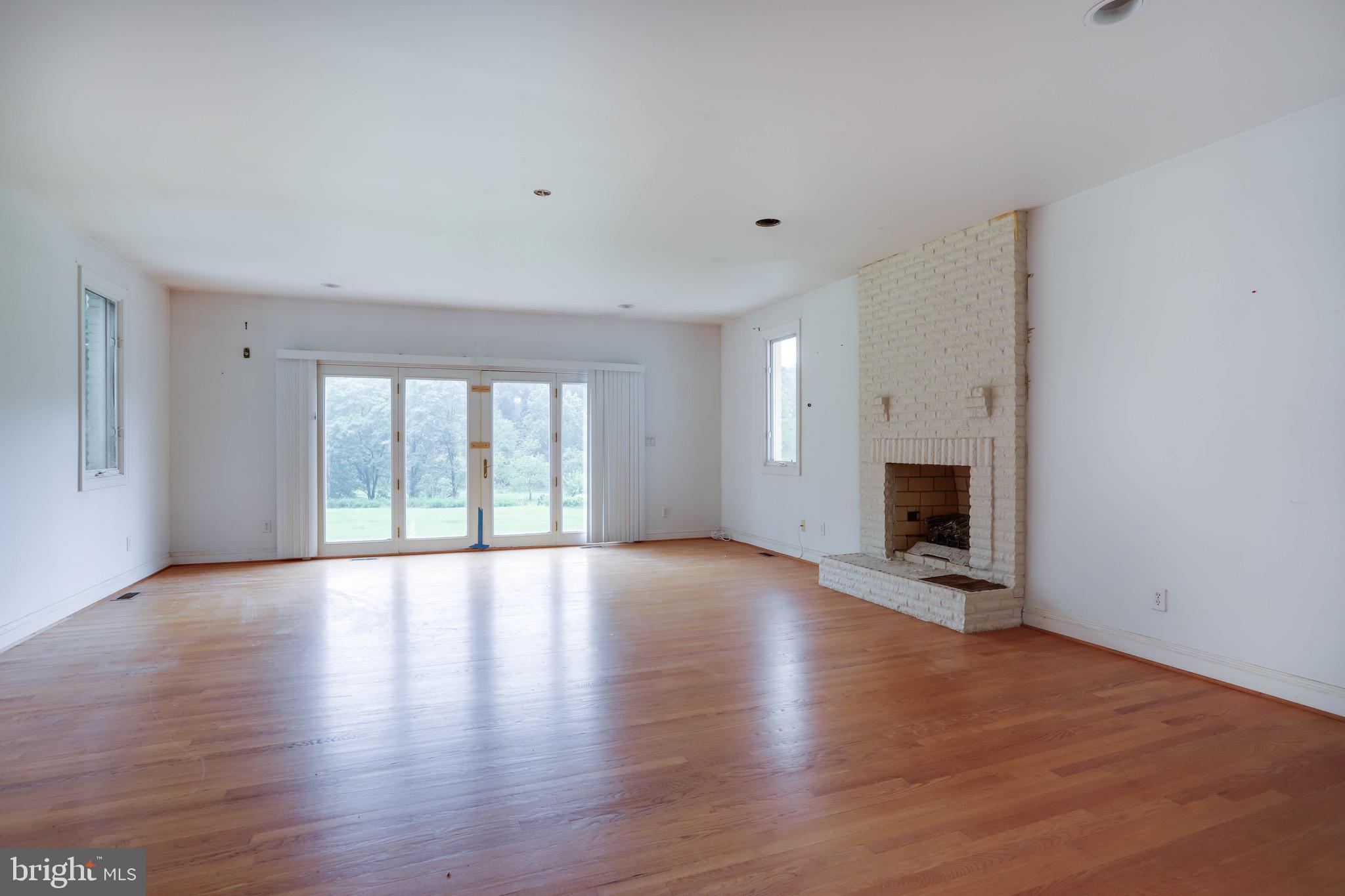 POTOMAC OUTSIDE - Residential