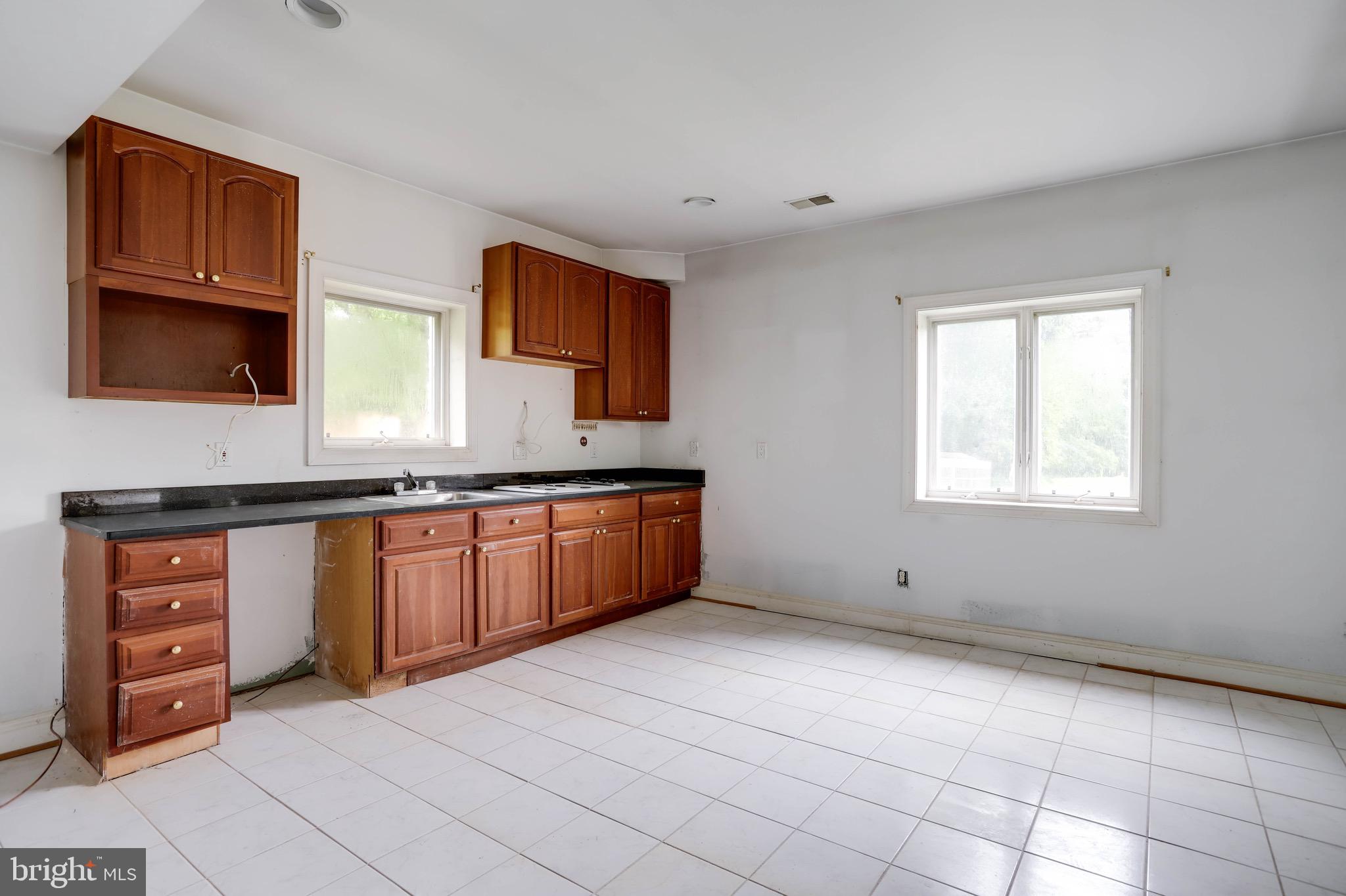 POTOMAC OUTSIDE - Residential