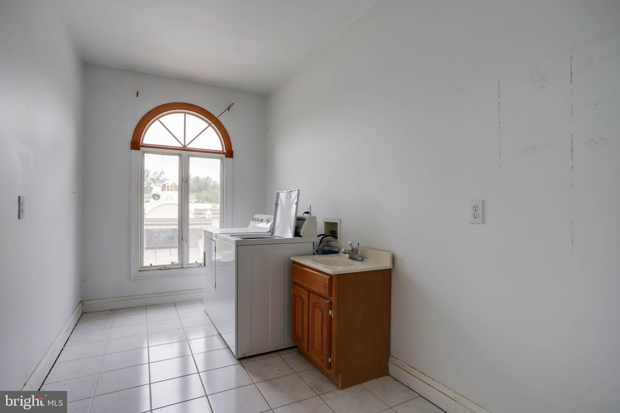 POTOMAC OUTSIDE - Residential