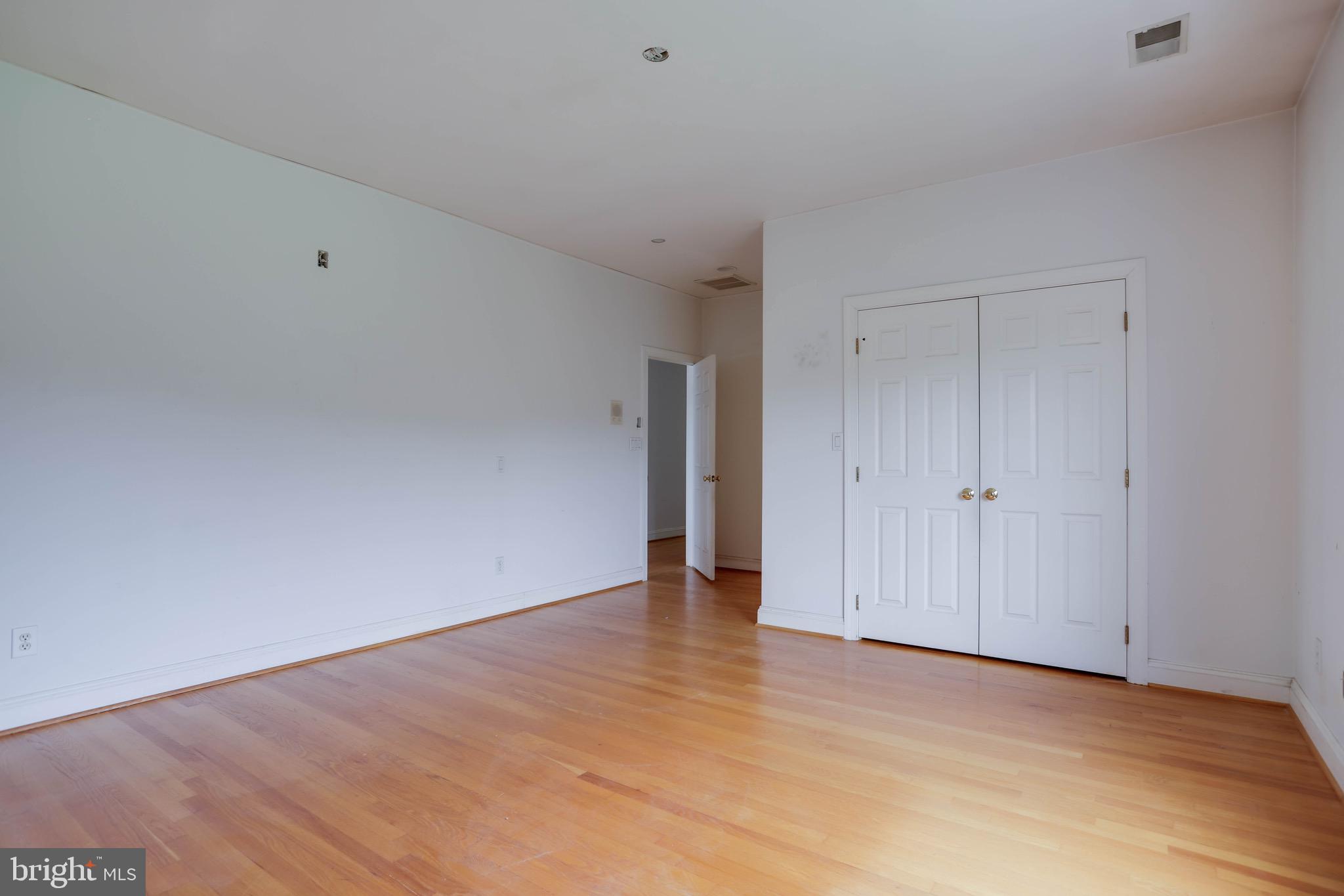 POTOMAC OUTSIDE - Residential