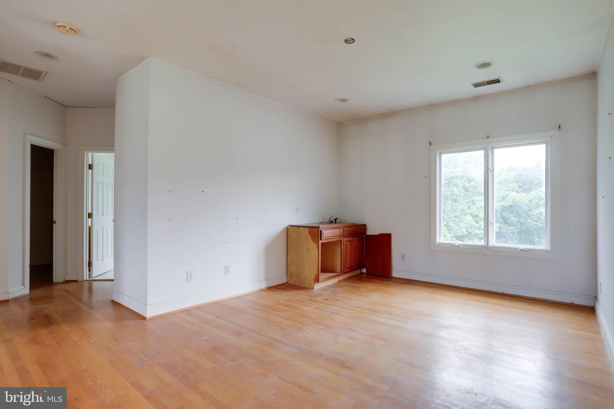 POTOMAC OUTSIDE - Residential