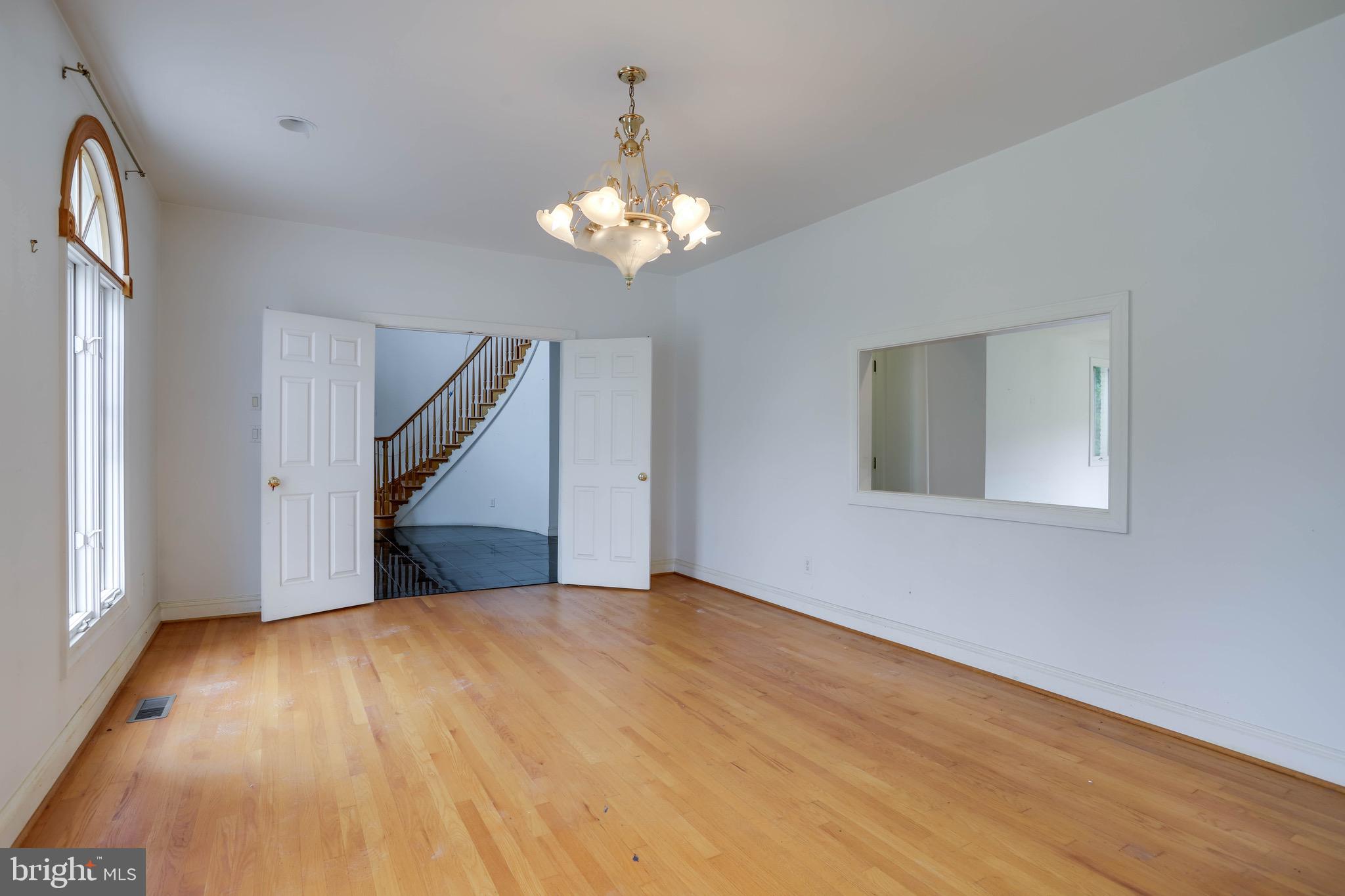 POTOMAC OUTSIDE - Residential