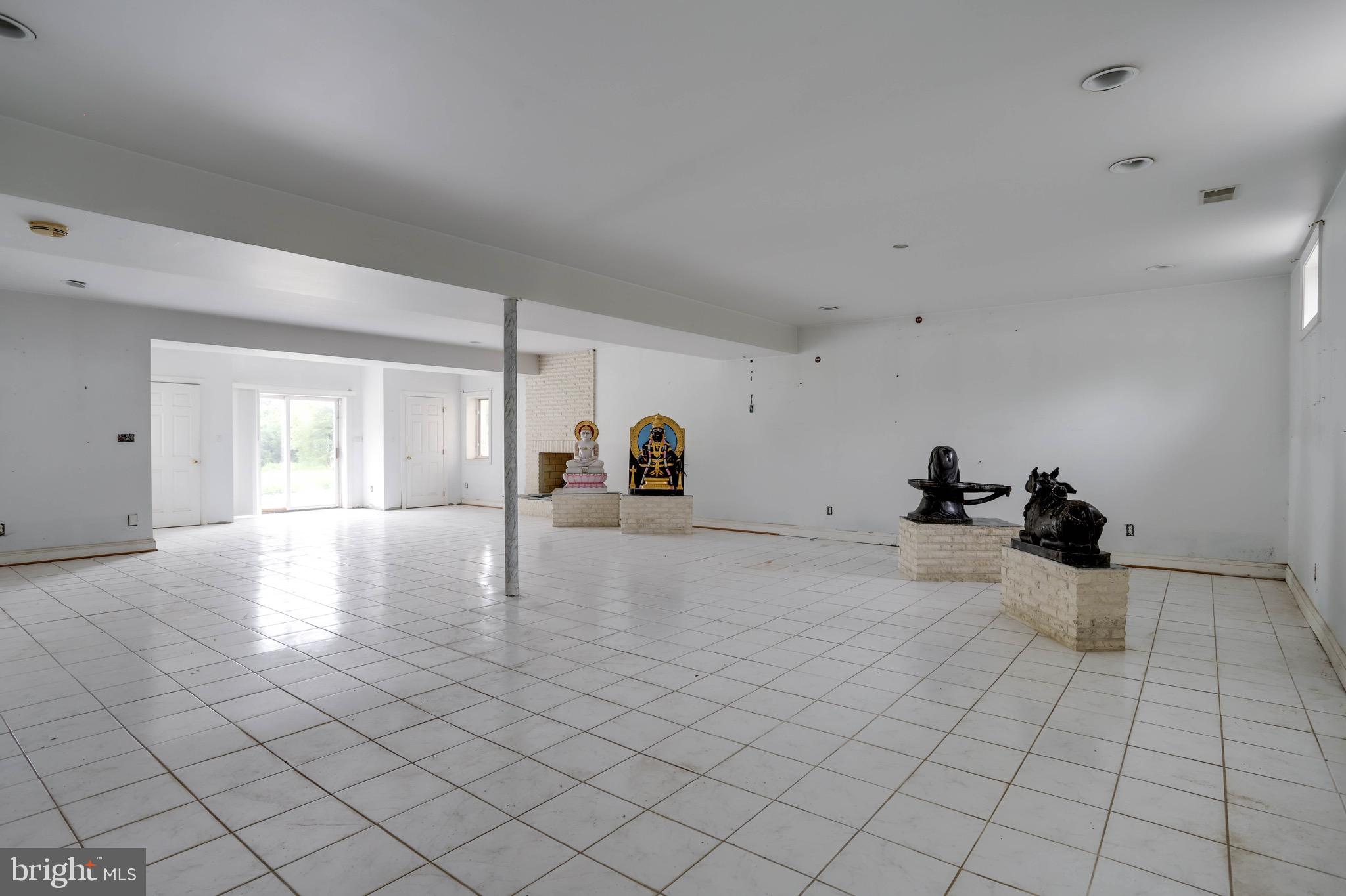 POTOMAC OUTSIDE - Residential