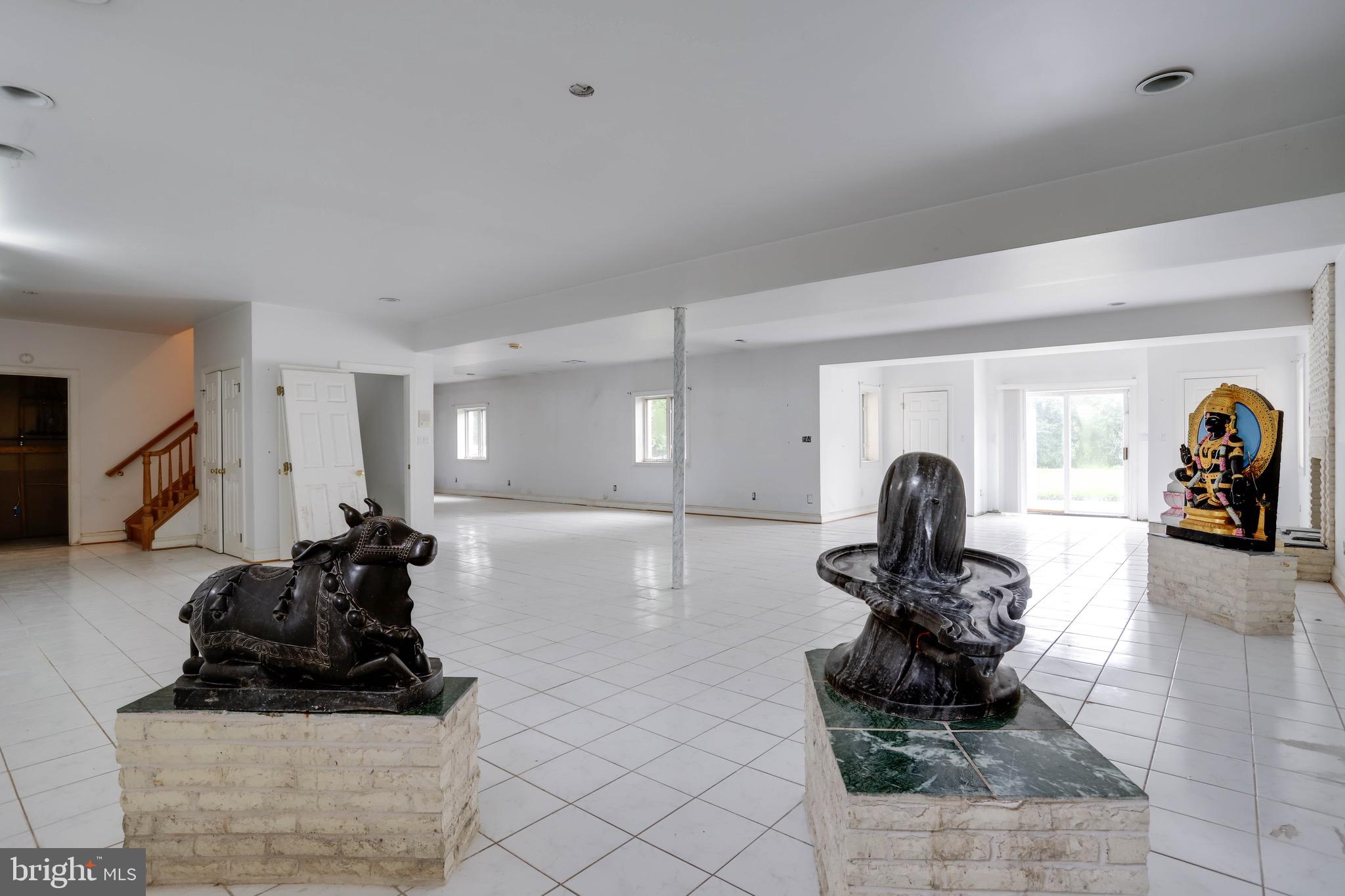 POTOMAC OUTSIDE - Residential