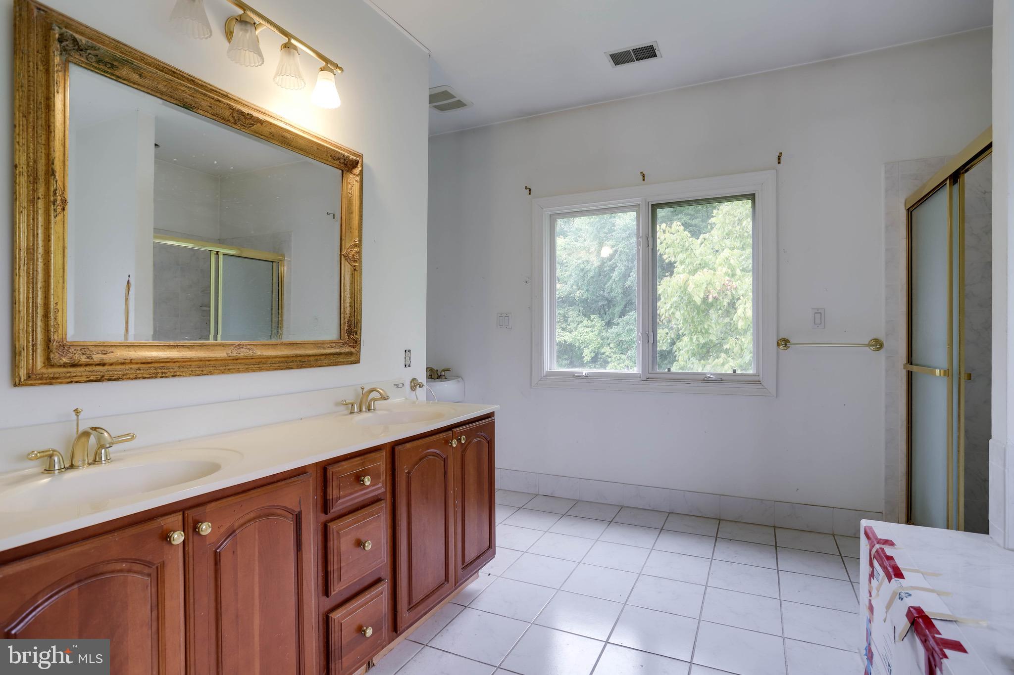 POTOMAC OUTSIDE - Residential