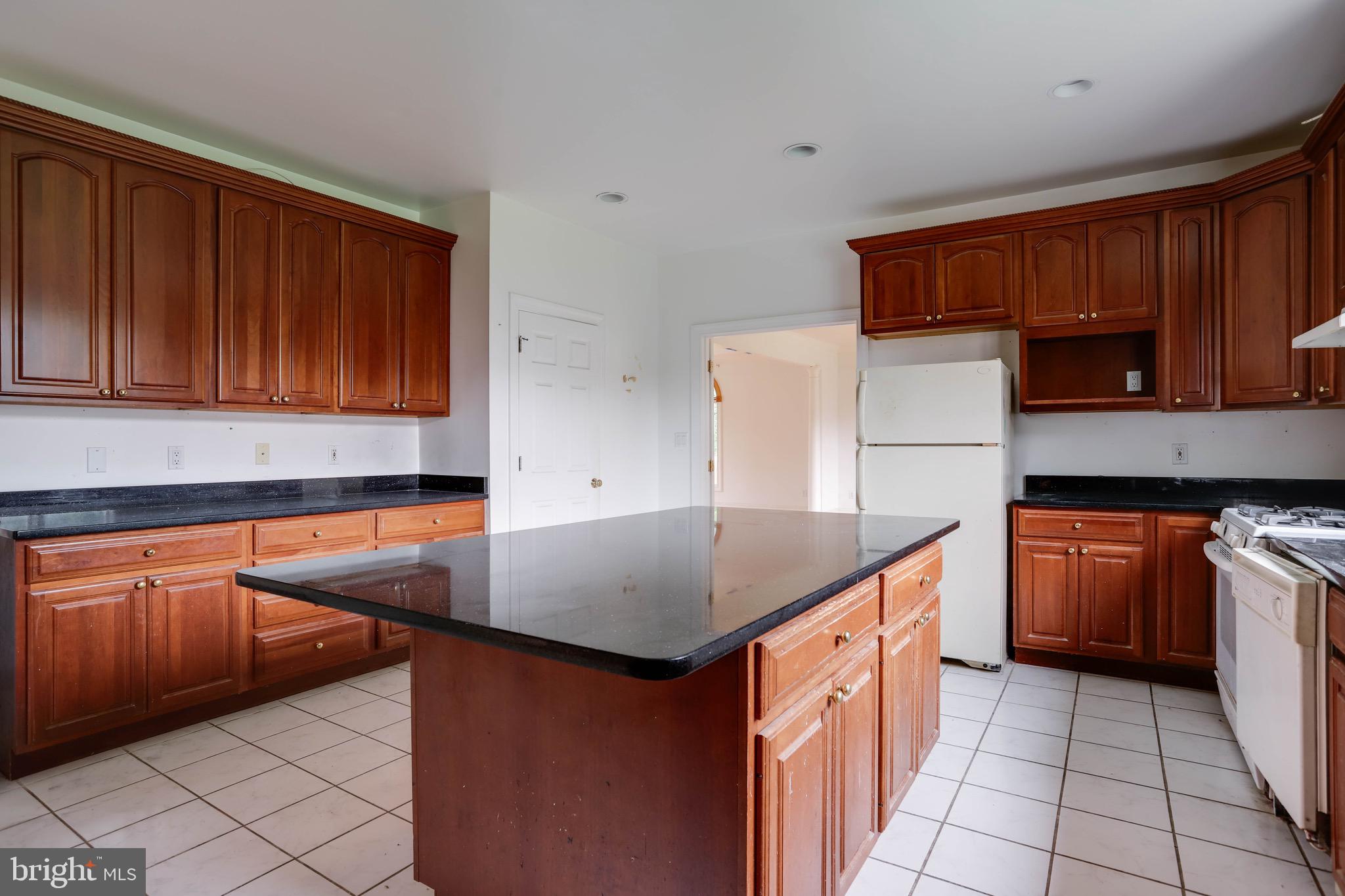 POTOMAC OUTSIDE - Residential