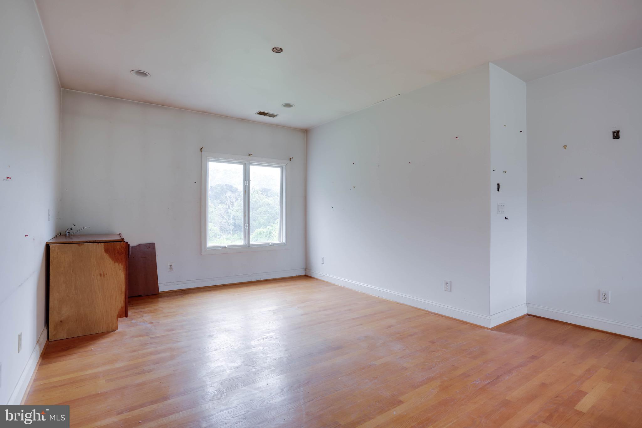 POTOMAC OUTSIDE - Residential