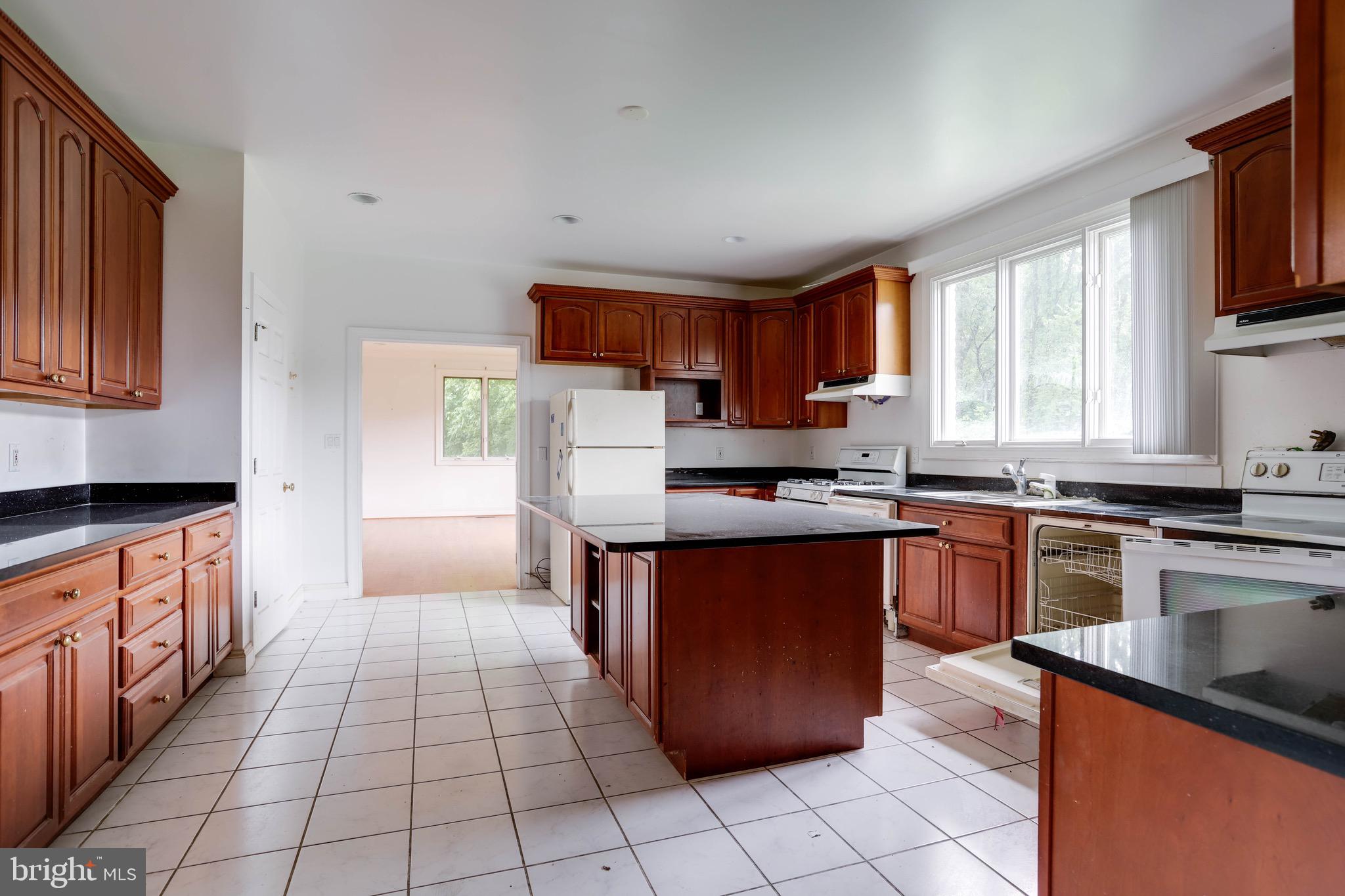 POTOMAC OUTSIDE - Residential