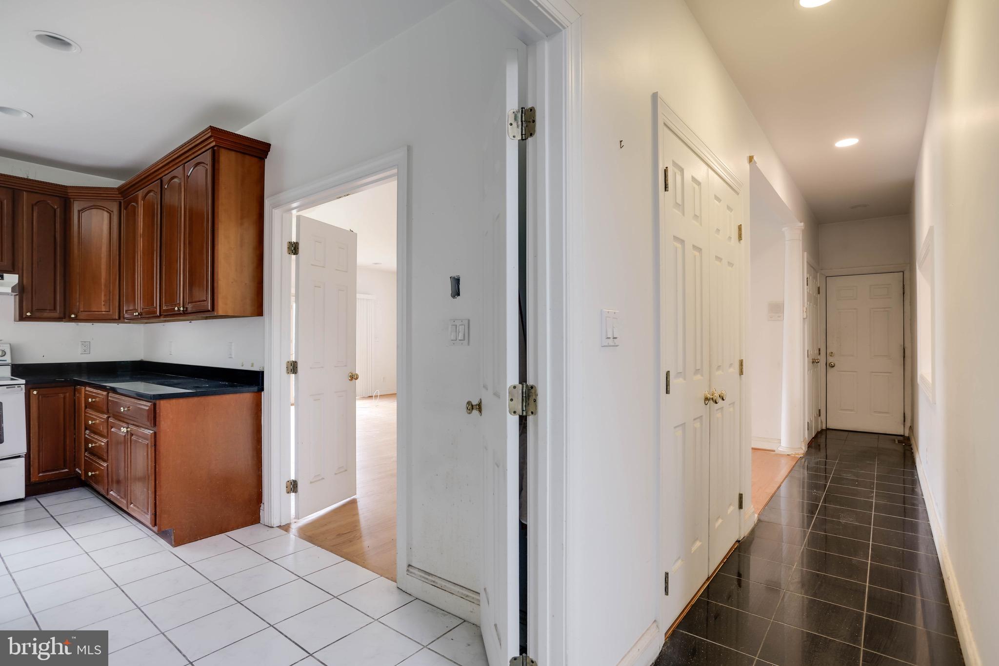 POTOMAC OUTSIDE - Residential