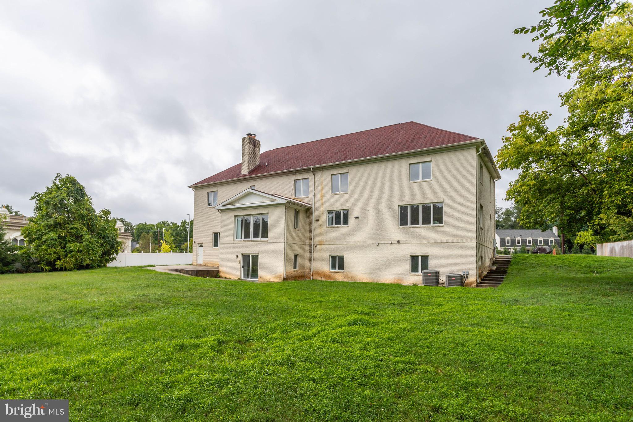 POTOMAC OUTSIDE - Residential