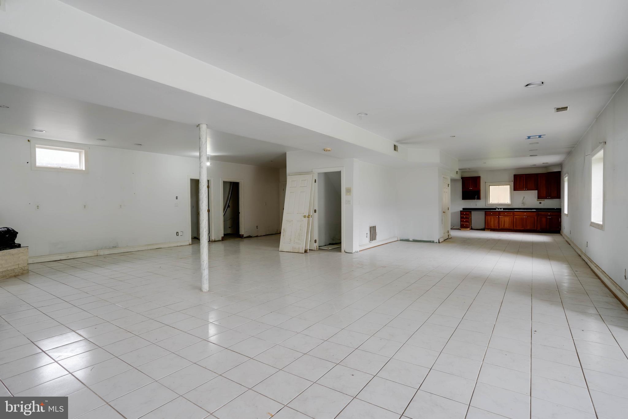 POTOMAC OUTSIDE - Residential