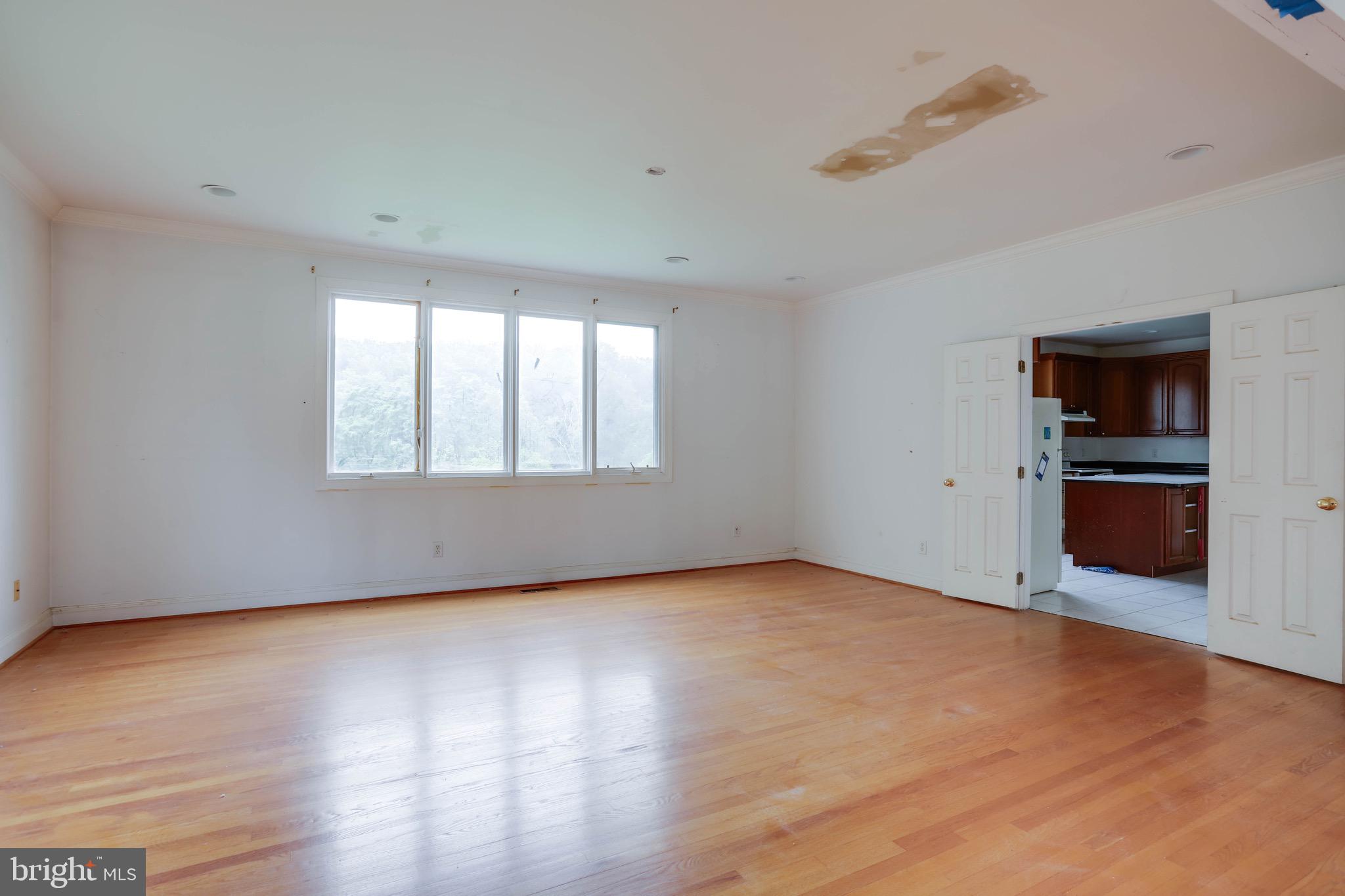 POTOMAC OUTSIDE - Residential