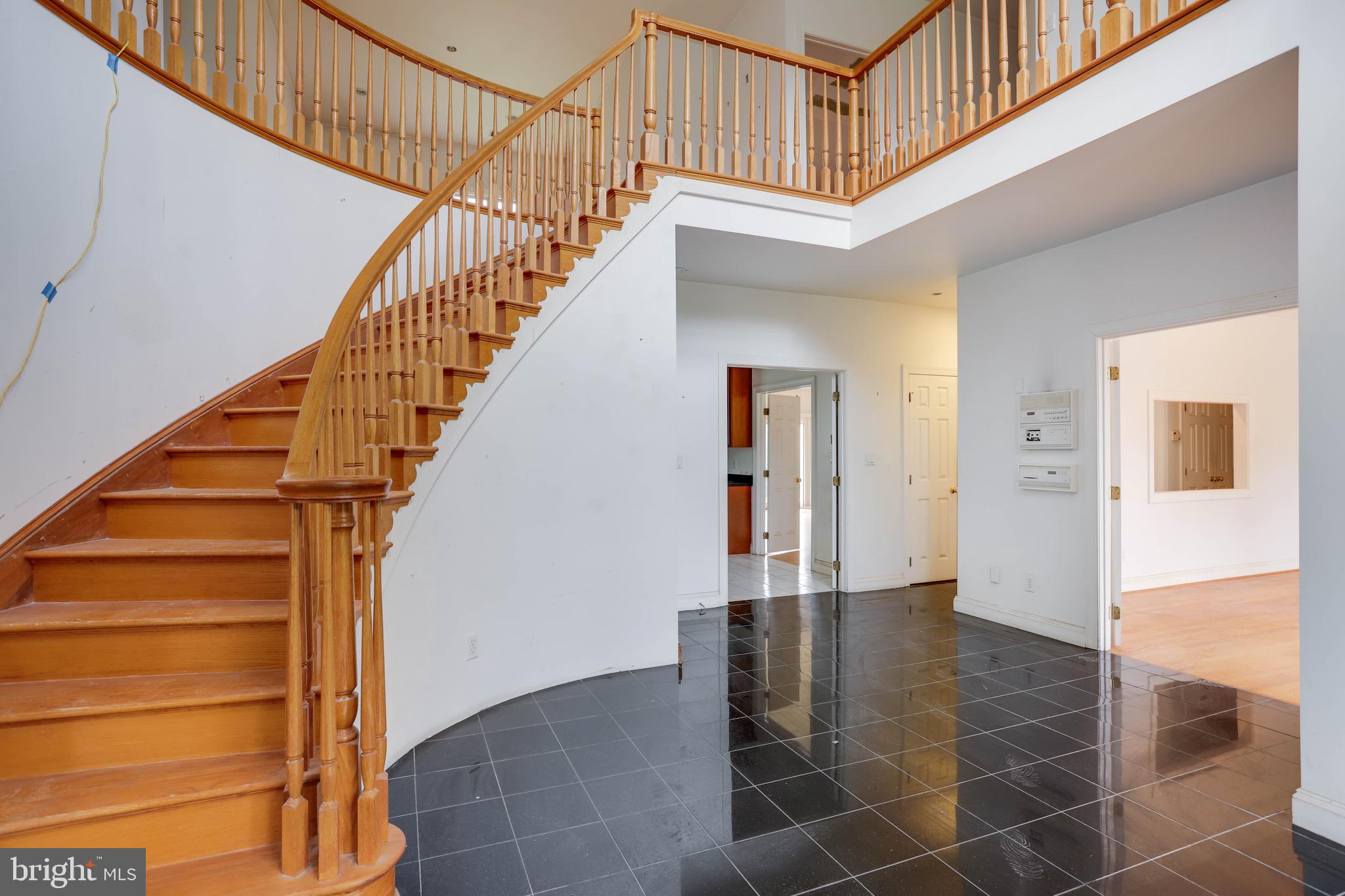 POTOMAC OUTSIDE - Residential