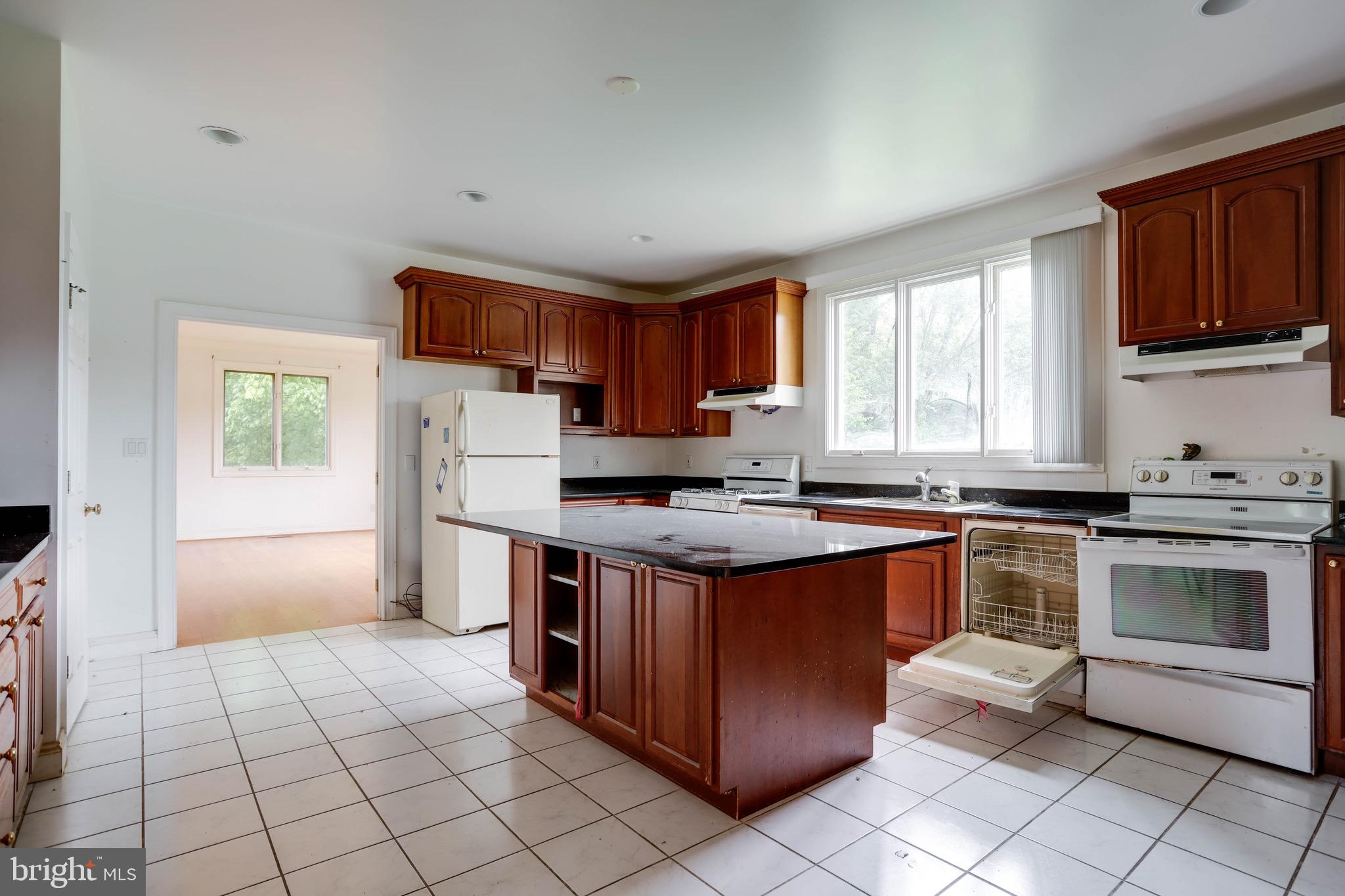 POTOMAC OUTSIDE - Residential