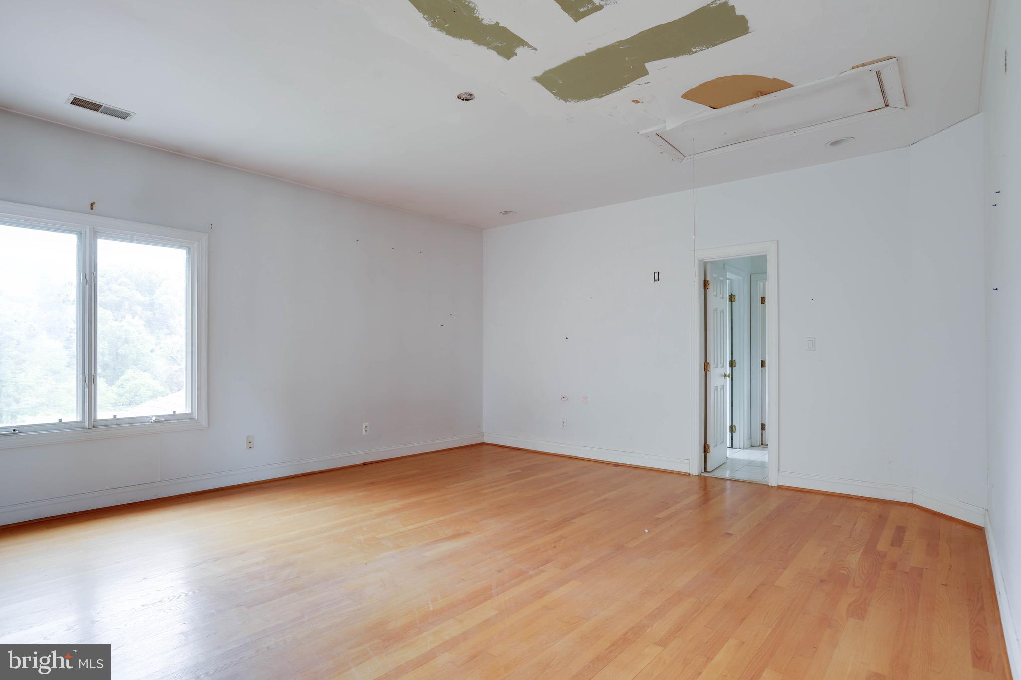 POTOMAC OUTSIDE - Residential