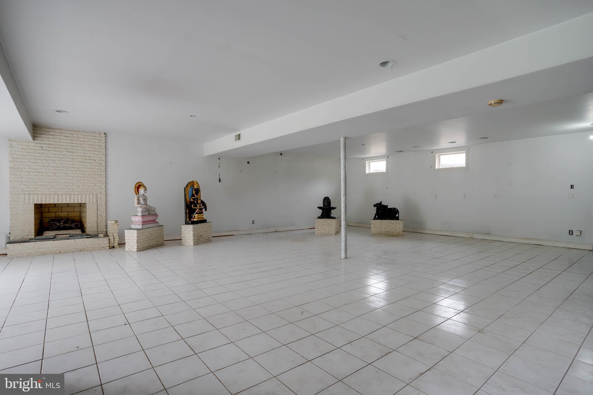 POTOMAC OUTSIDE - Residential