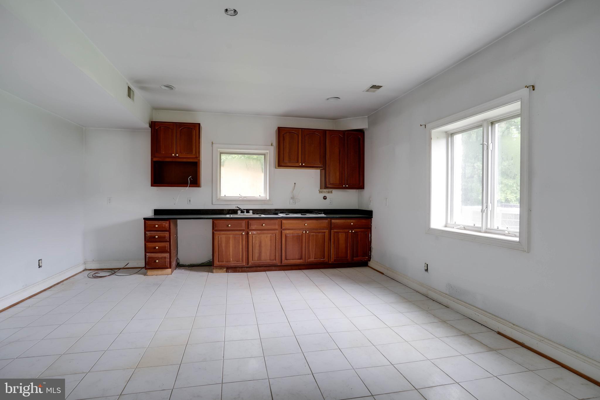 POTOMAC OUTSIDE - Residential