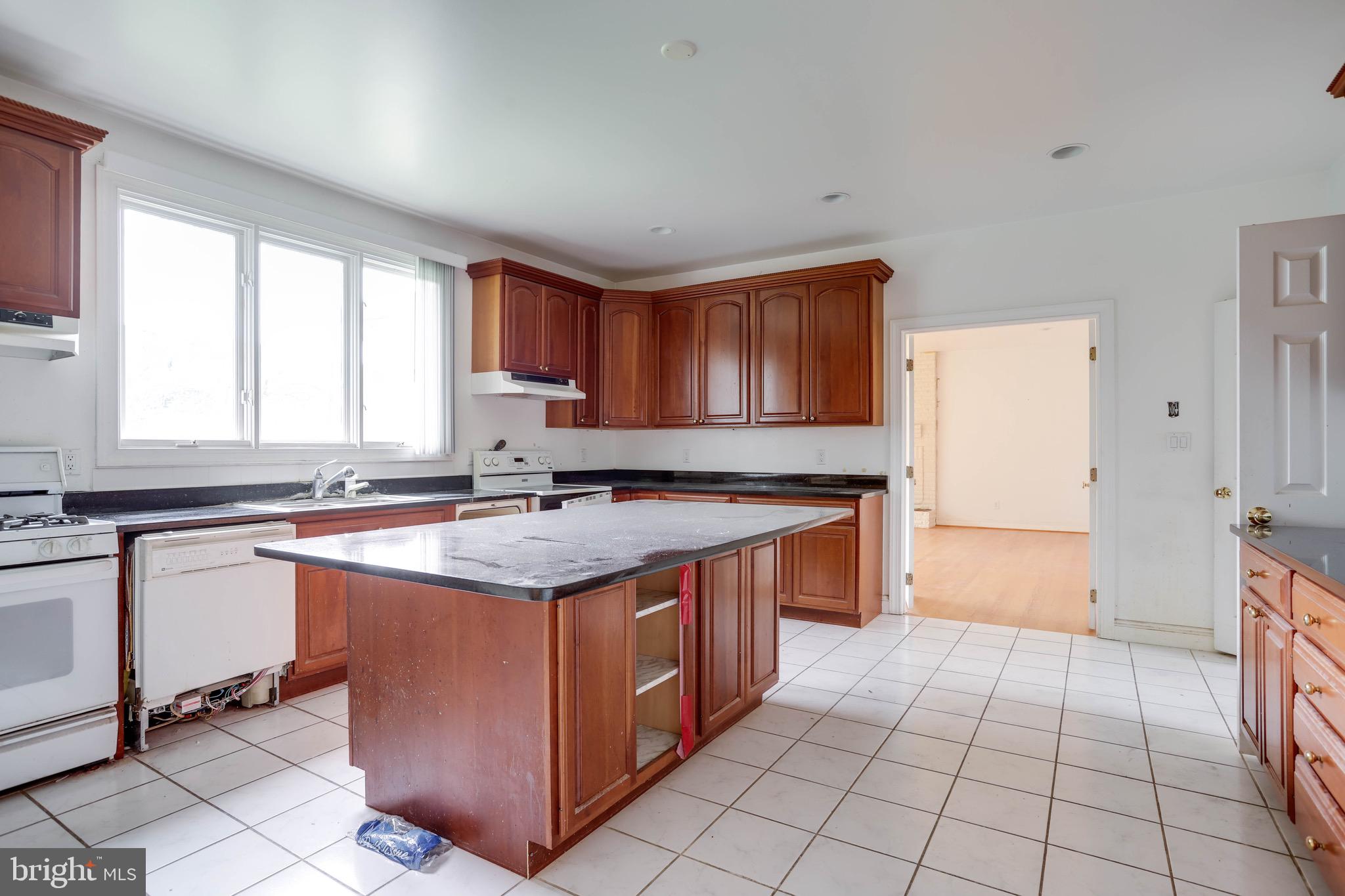 POTOMAC OUTSIDE - Residential