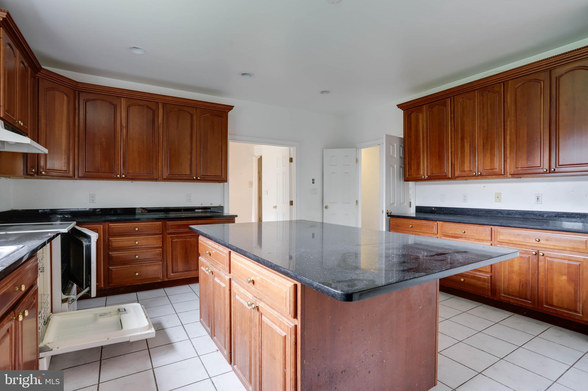 POTOMAC OUTSIDE - Residential