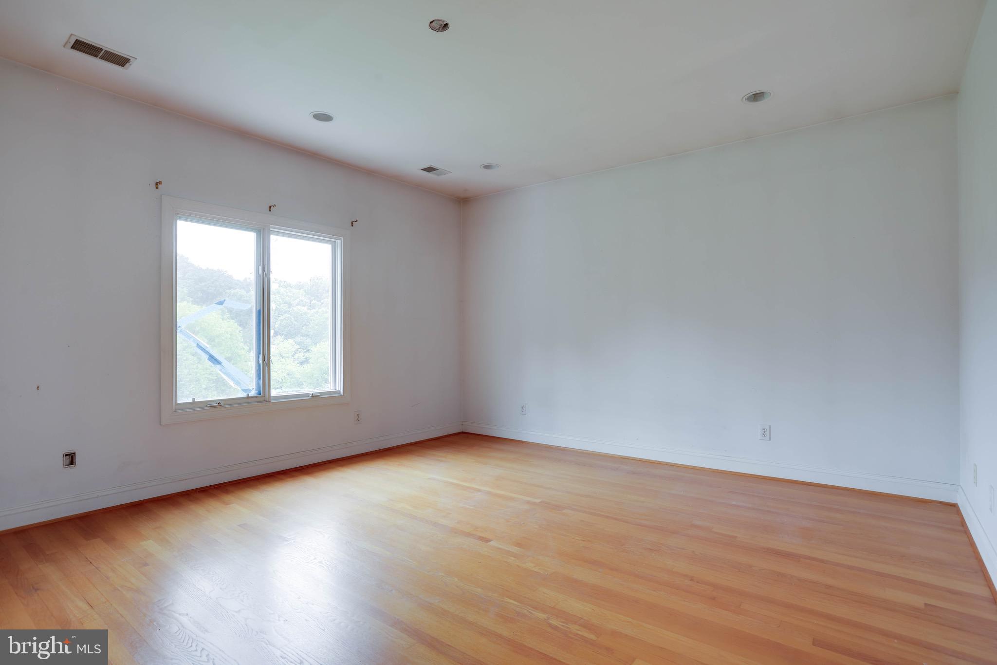 POTOMAC OUTSIDE - Residential