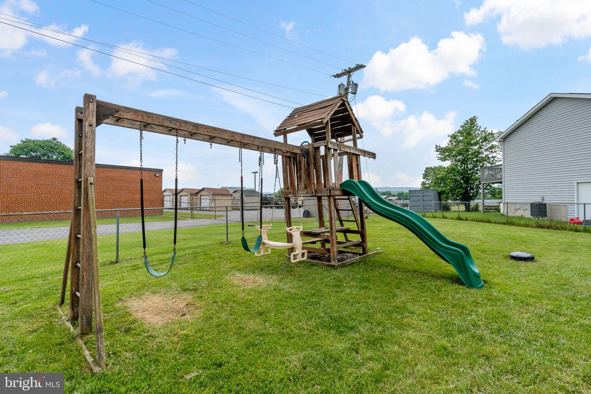 WATERFORD SQUARE - Residential