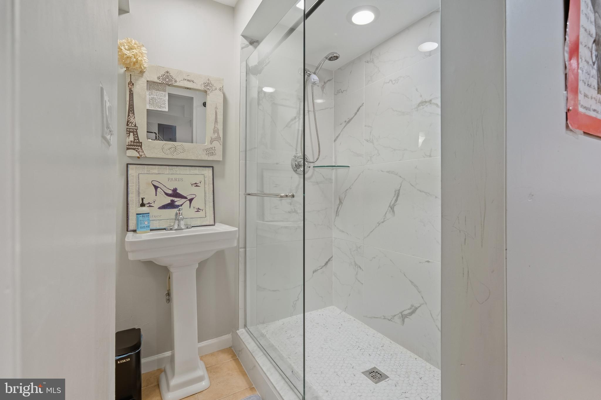 GLEN ORA - Residential